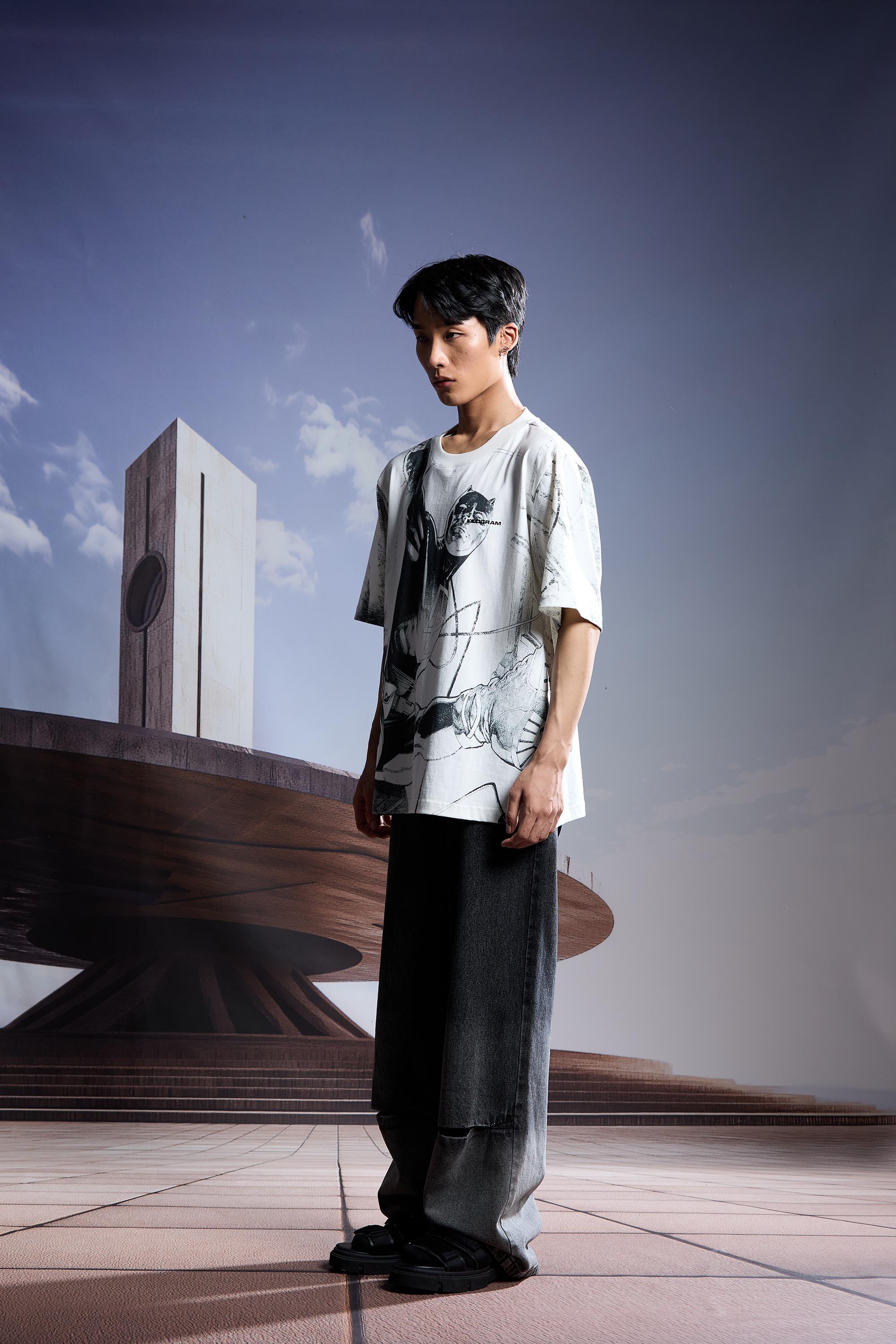 'STRAYLIGHT' T-SHIRT