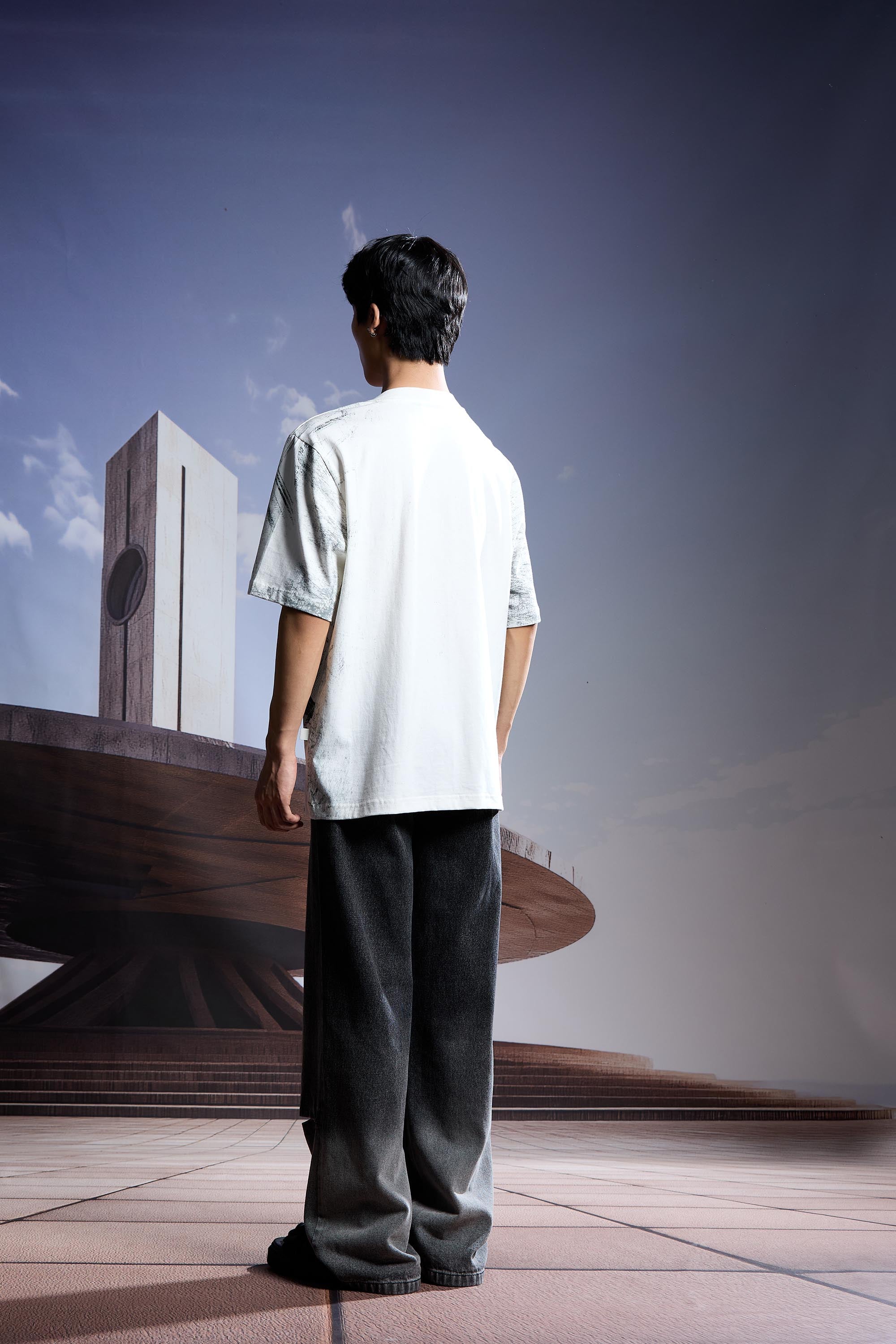 'STRAYLIGHT' T-SHIRT