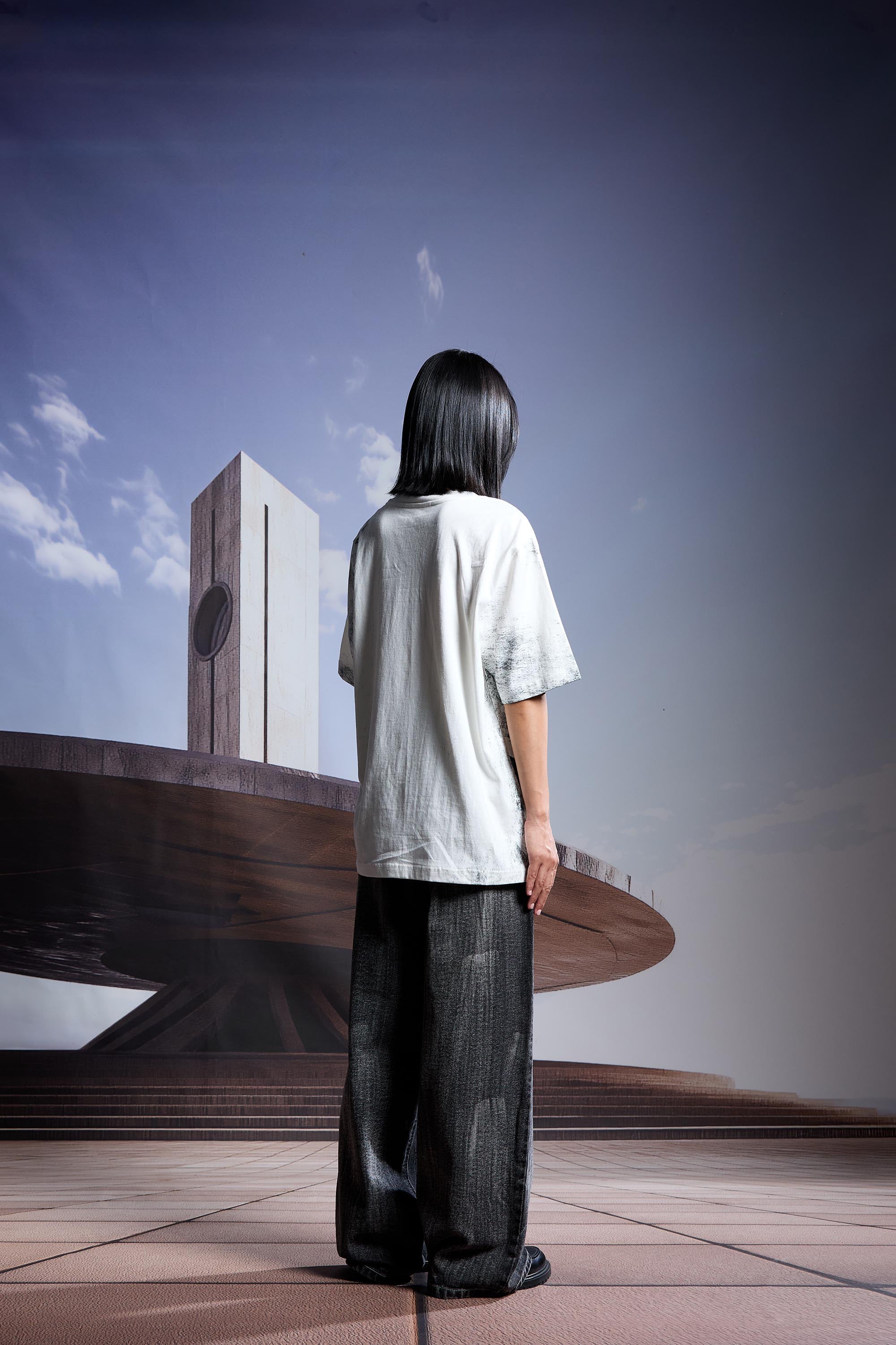 'STRAYLIGHT' T-SHIRT