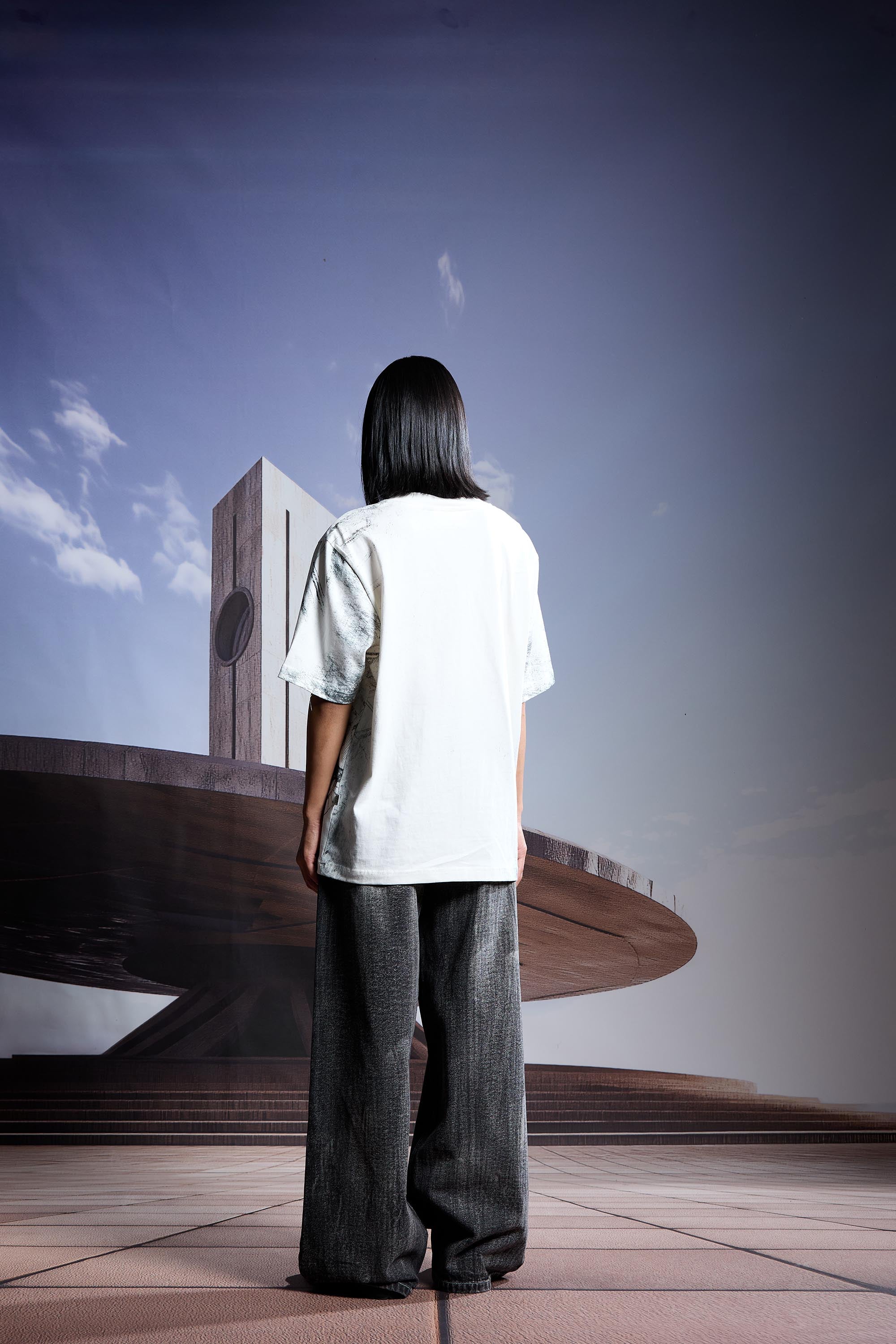 'STRAYLIGHT' T-SHIRT