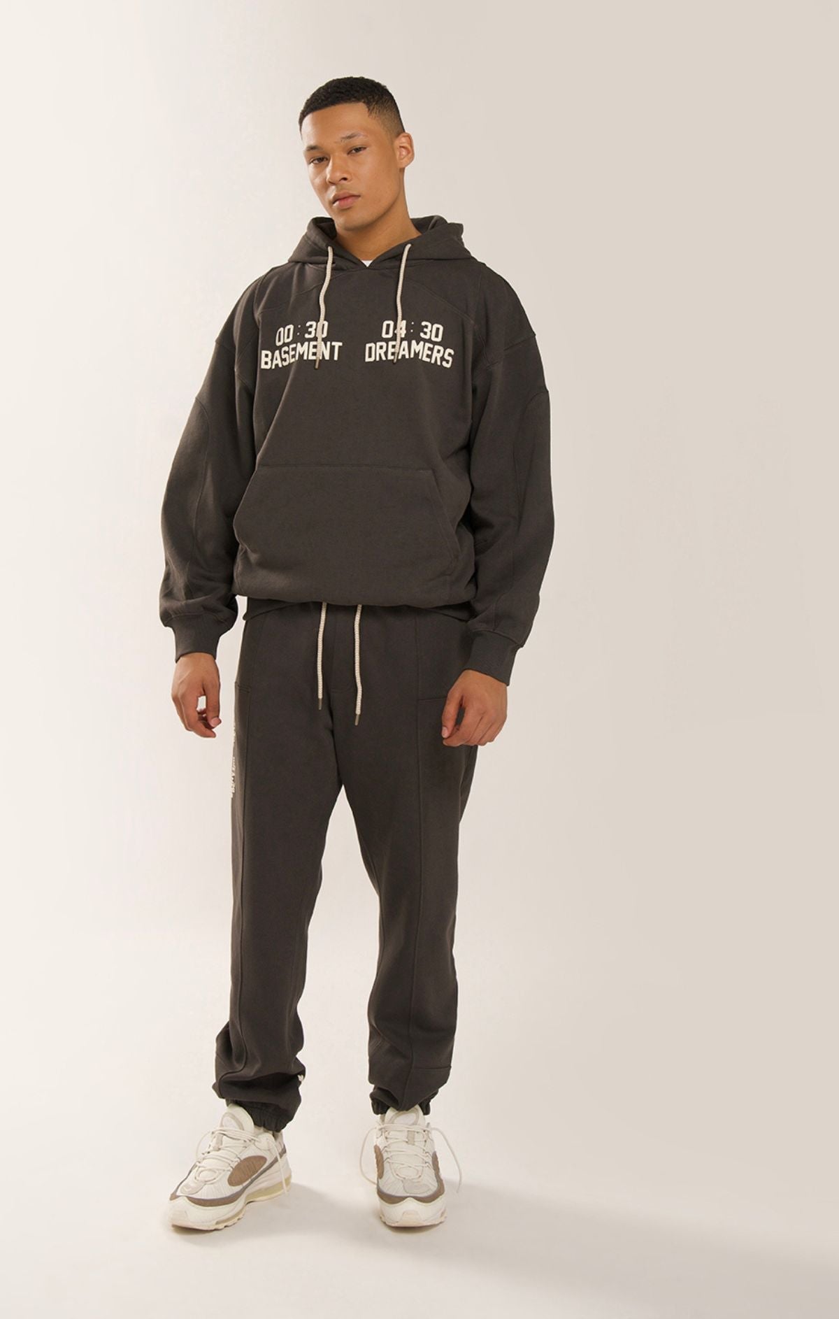 00:30 04:30 JOGGERS