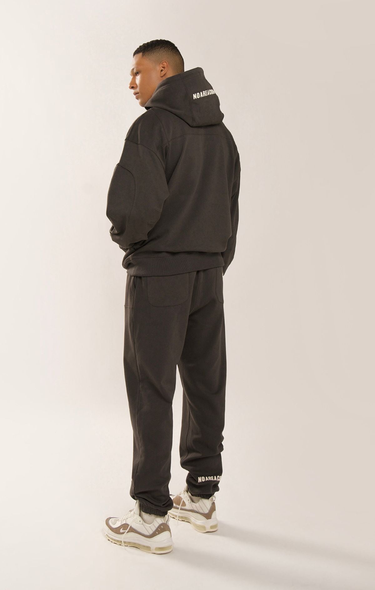 00:30 04:30 JOGGERS