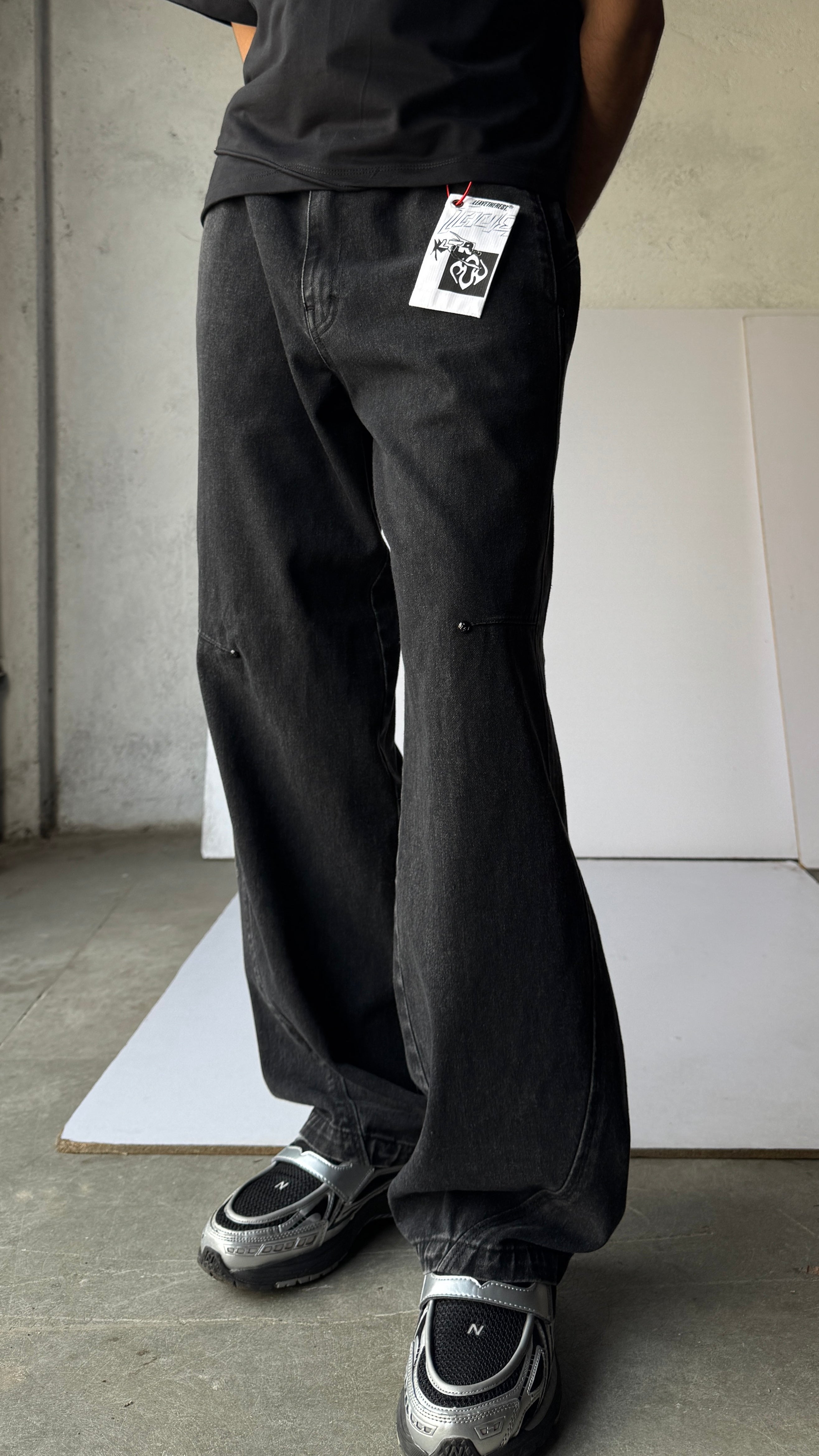 B4 Curved-Black