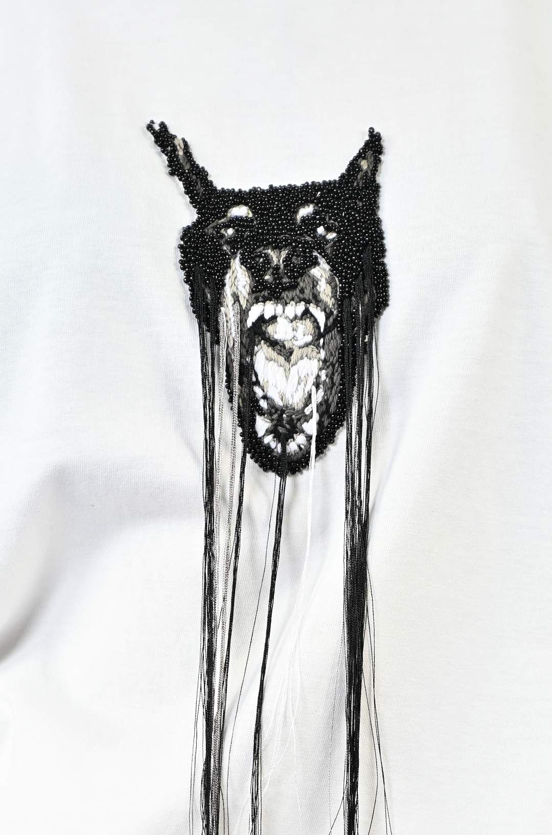 Hand-embroidered canine top with hanging silk threads (Men's) - White