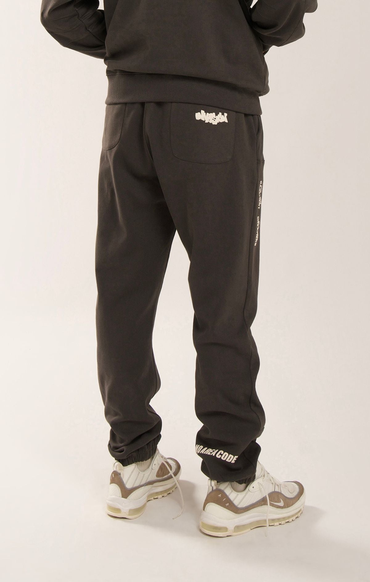 00:30 04:30 JOGGERS