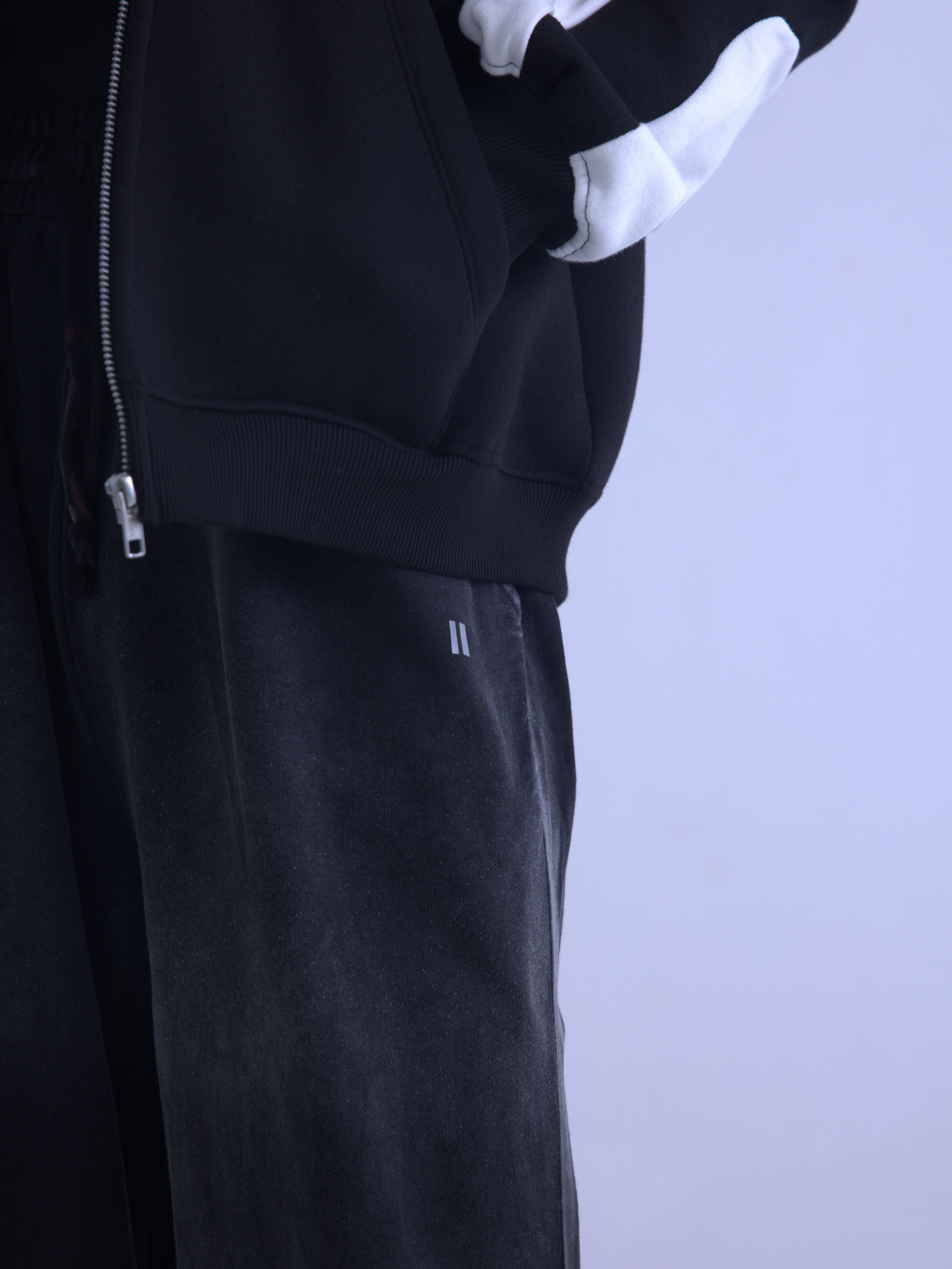 Spray Wash Baggy Joggers – Black