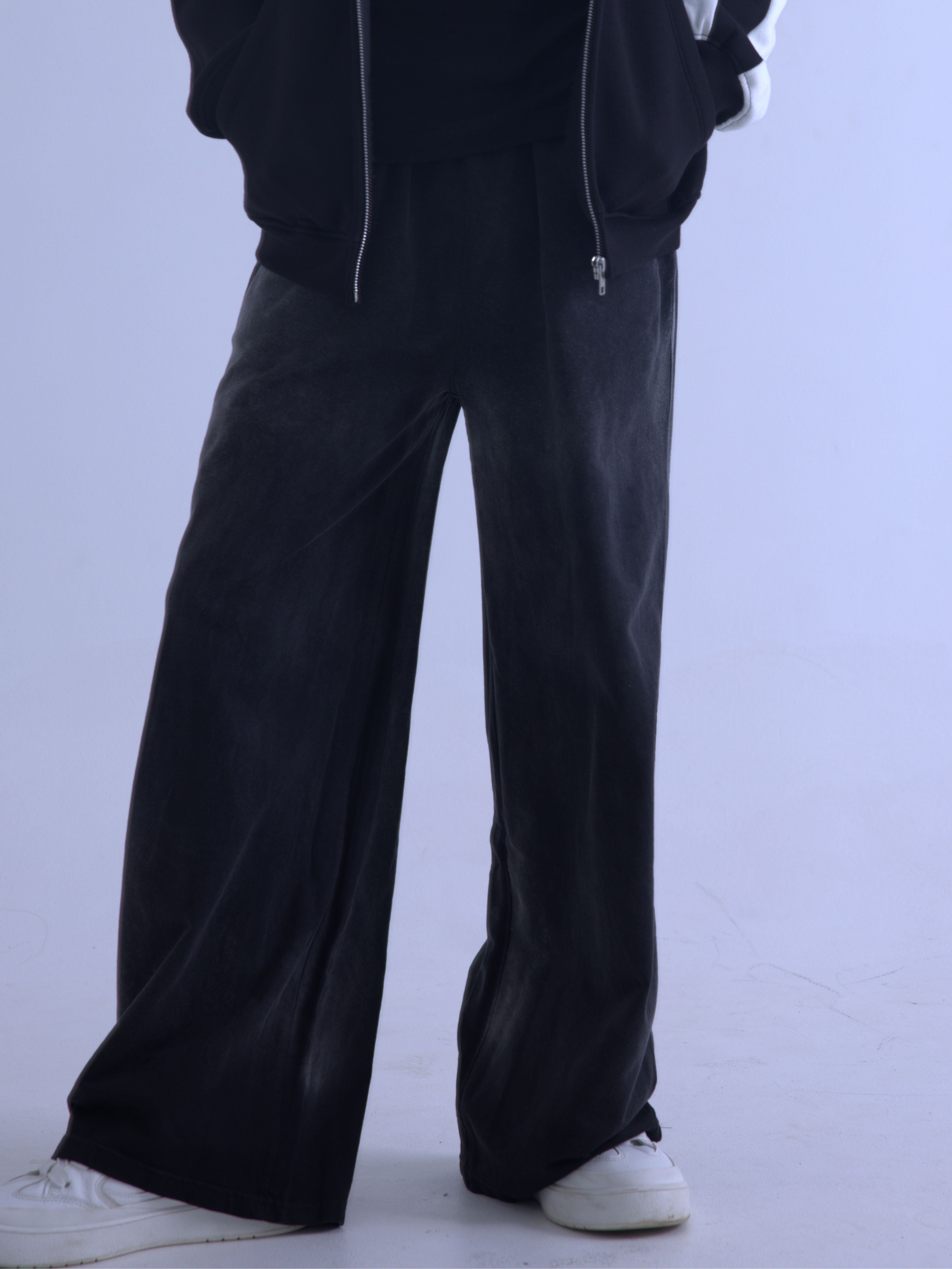 Spray Wash Baggy Joggers – Black