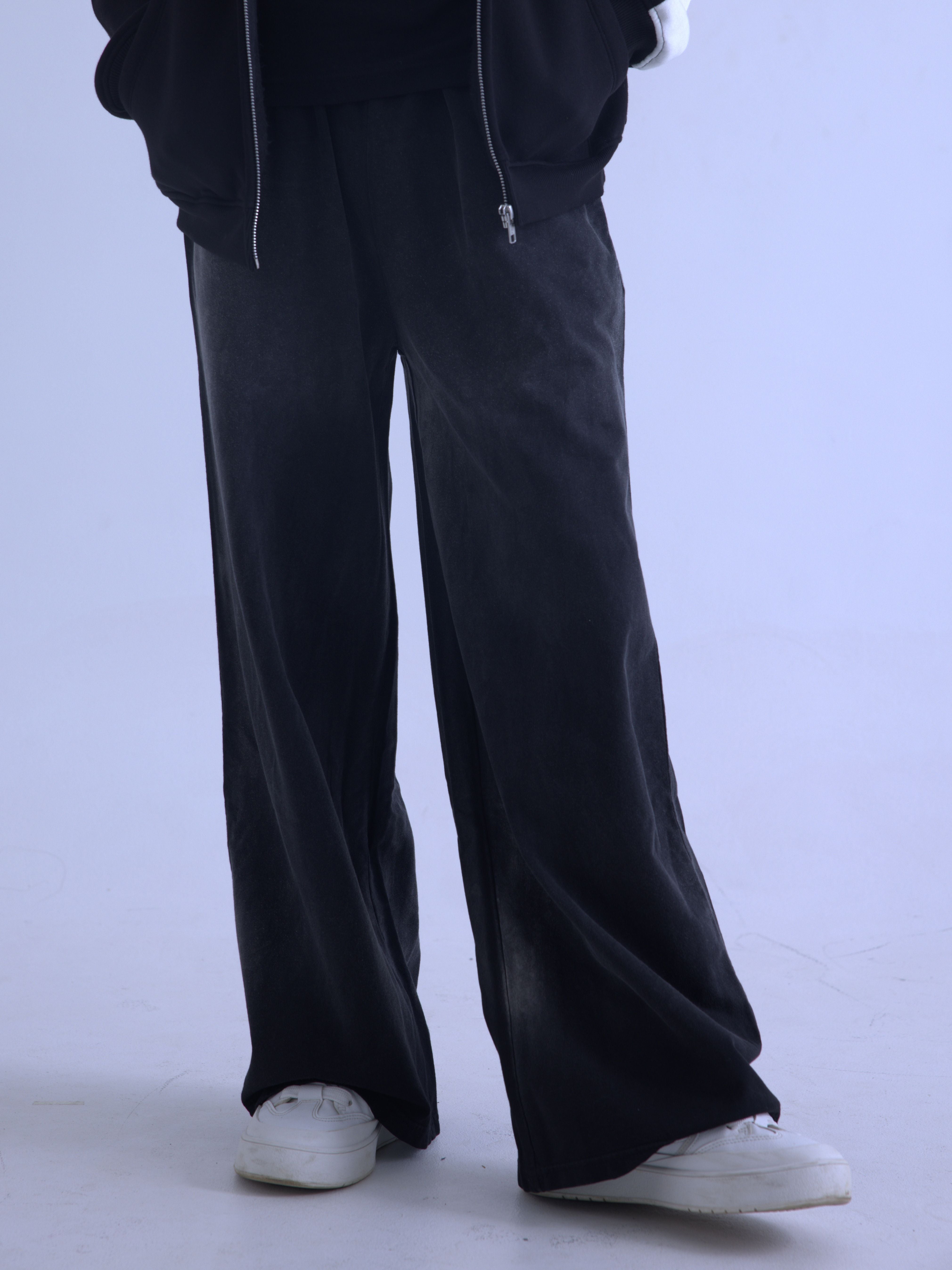 Spray Wash Baggy Joggers – Black