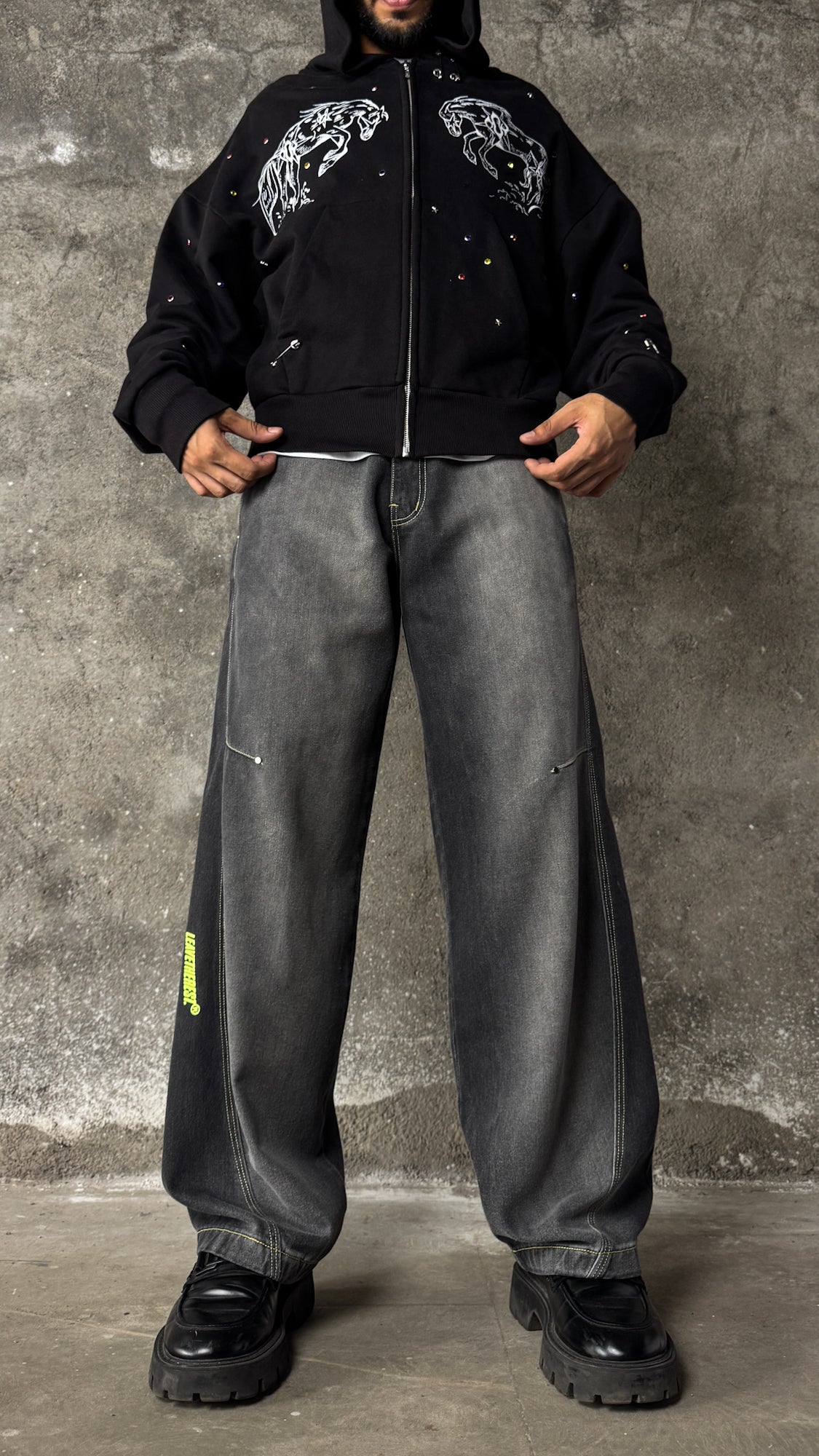 B4 Curved-black spray - RTW