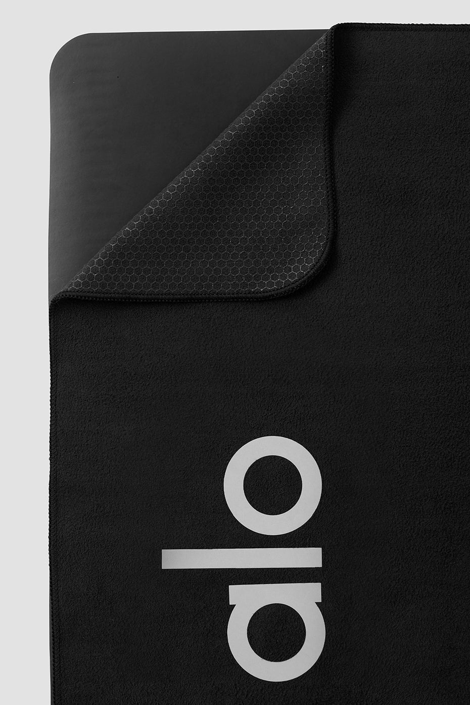 alo Grounded No-Slip Towel - Black