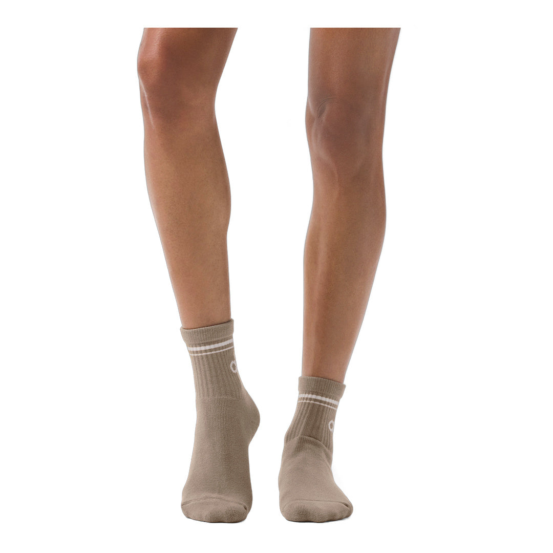 alo Unisex Half-Crew Throwback Sock - Gravel/White