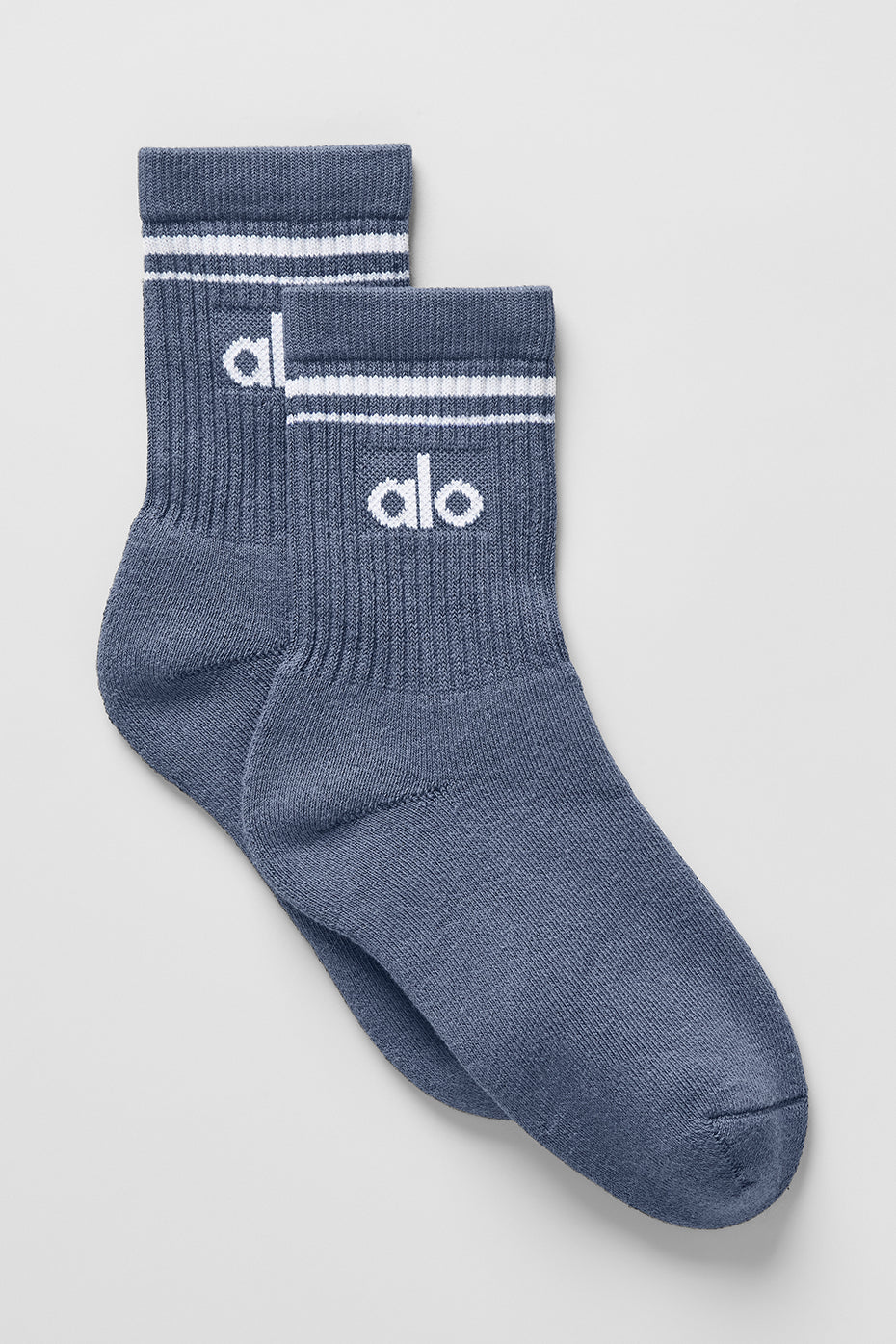 alo Unisex Half-Crew Throwback Sock - Bluestone/White