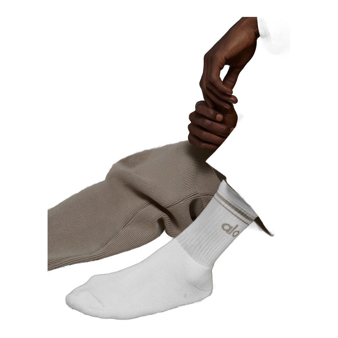 alo Unisex Half-Crew Throwback Sock - White/Light Cocoa
