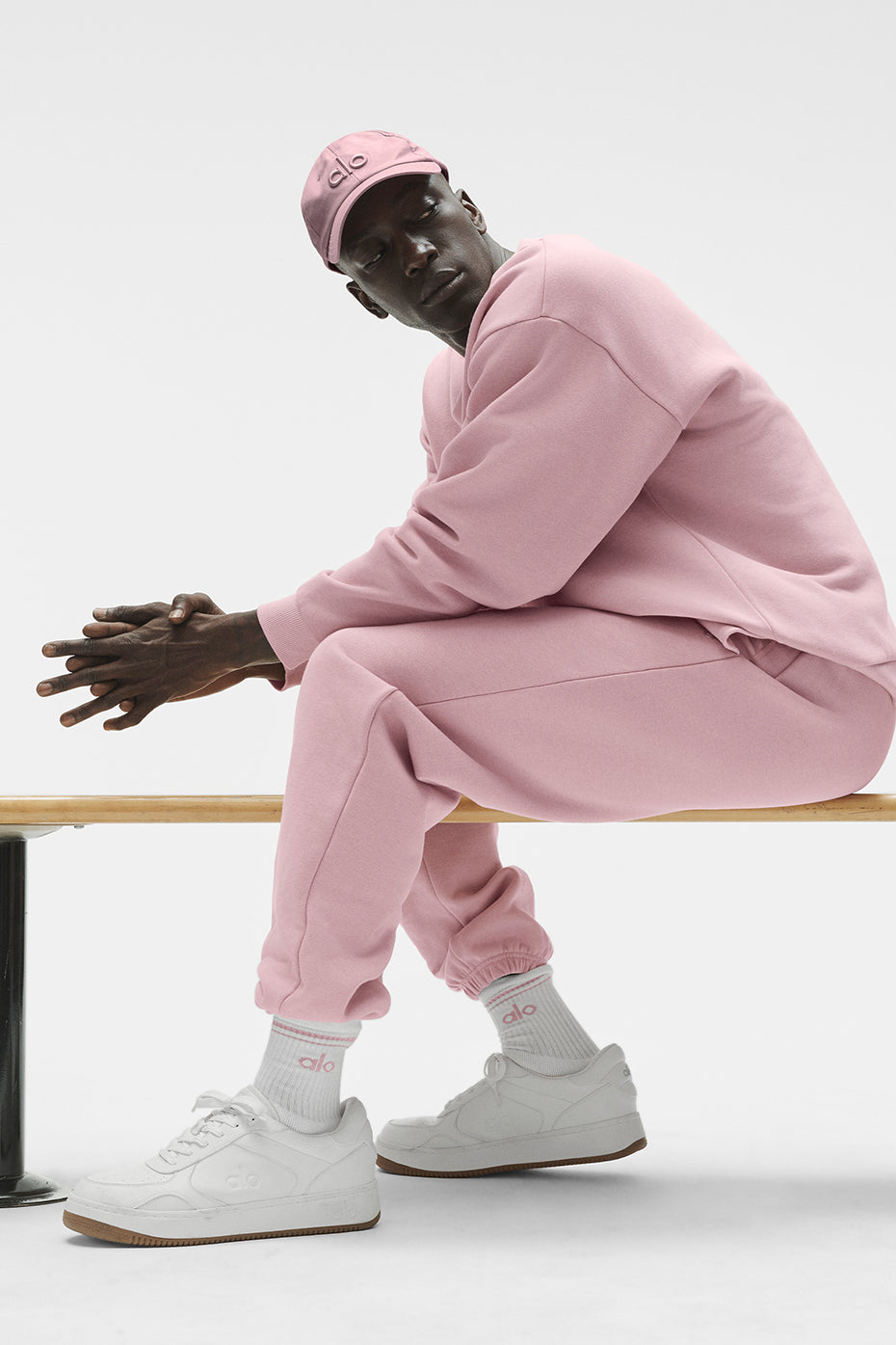 alo Unisex Half-Crew Throwback Sock - White/Vintage Pink
