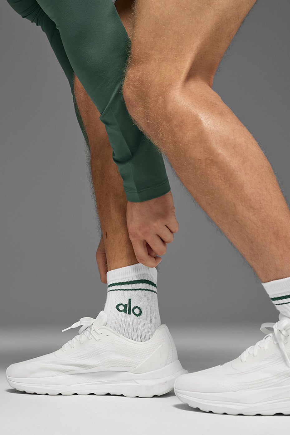 alo Unisex Half-Crew Throwback Sock - White/Clover Green