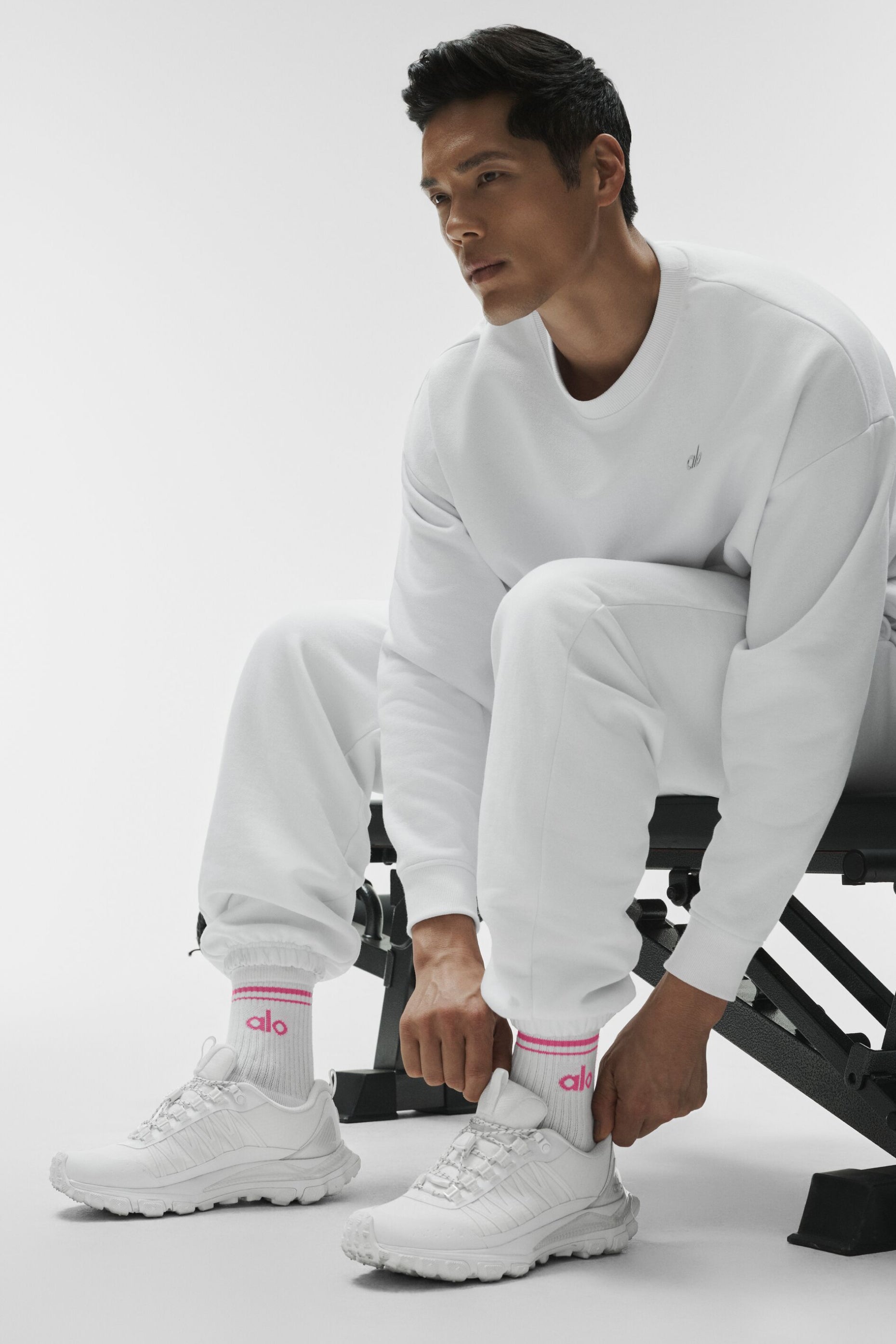 alo Unisex Half-Crew Throwback Sock - White/Paradise Pink