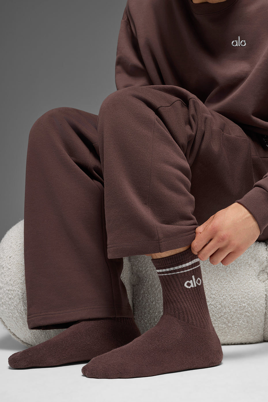 alo Unisex Half-Crew Throwback Sock - Brownstone/White