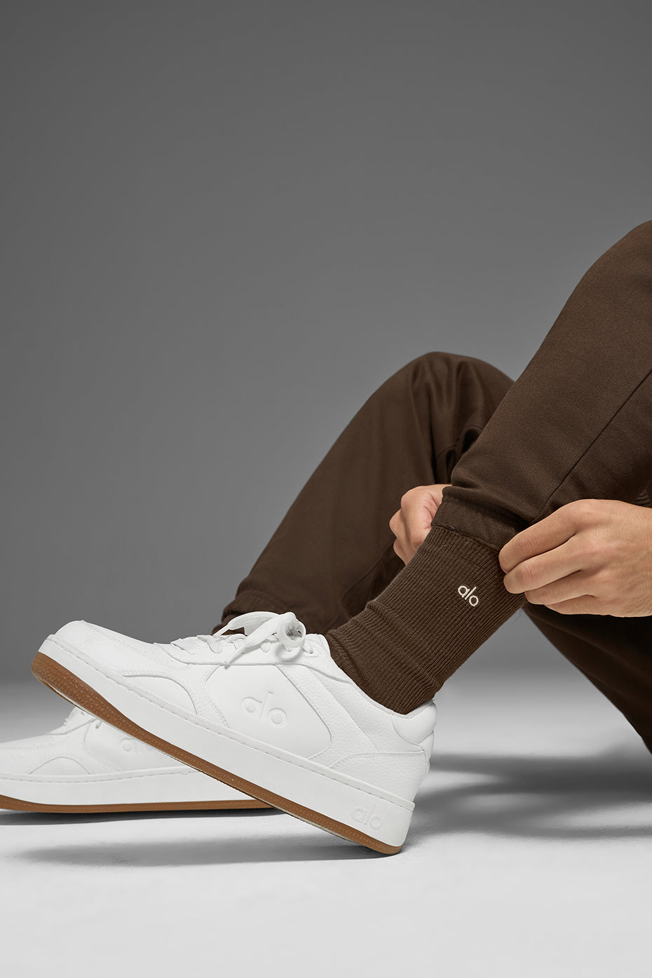 alo Unisex Half-Crew Understated Sock - Espresso