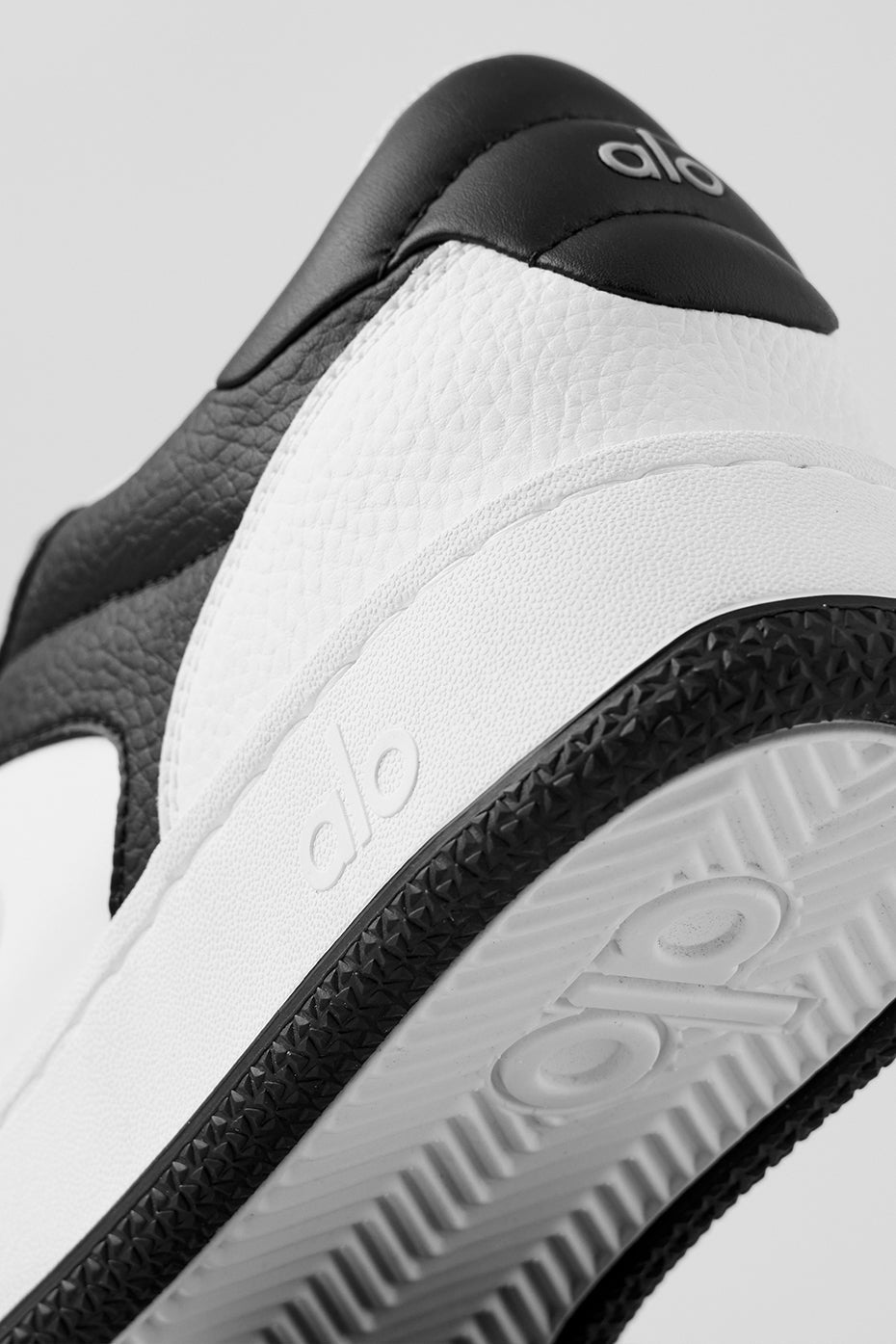 alo ALO Recovery Mode Sneaker - Black/White