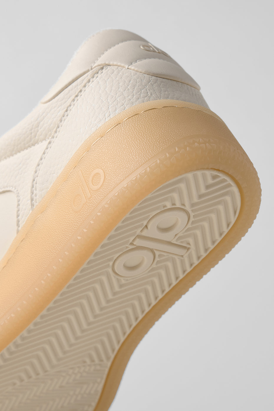 alo ALO Recovery Mode Sneaker - Clay