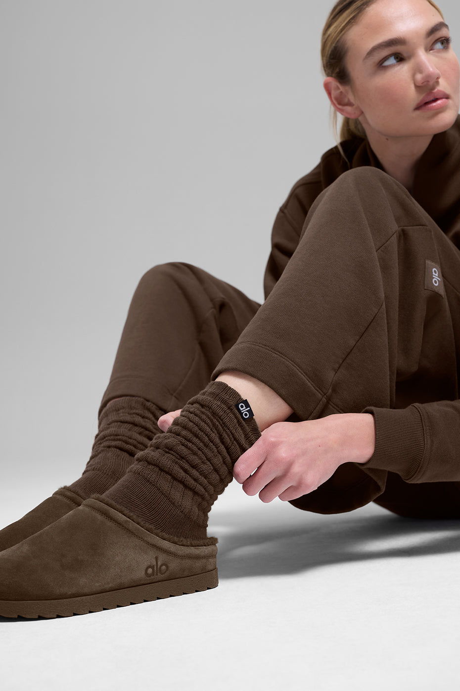 alo Unisex Scrunch Sock - Espresso