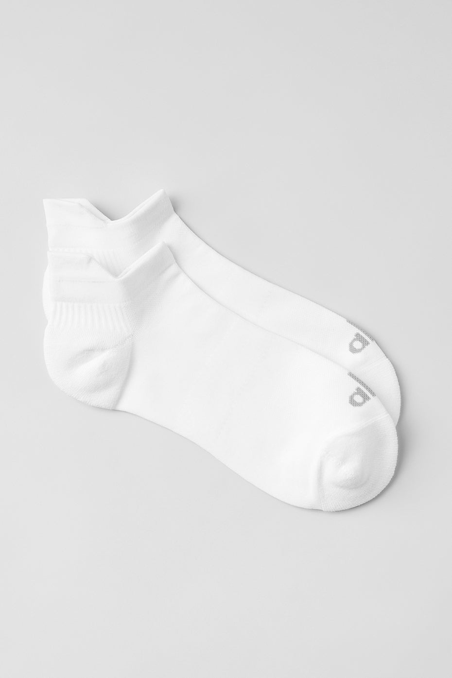 alo Unisex Performance Tab Sock - White/Titanium