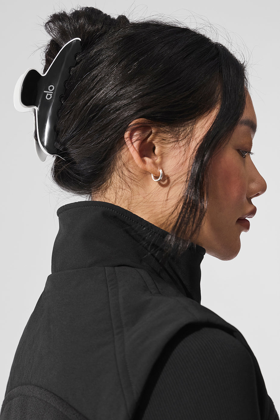 alo Outline Claw Clip - Black/White