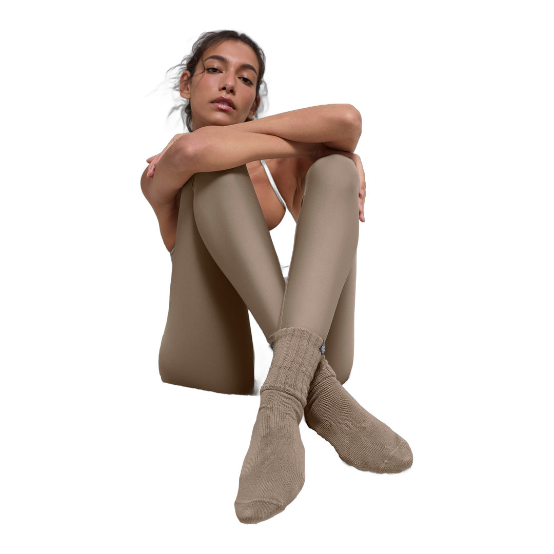 alo Unisex Half-Crew Scrunch Sock - Gravel