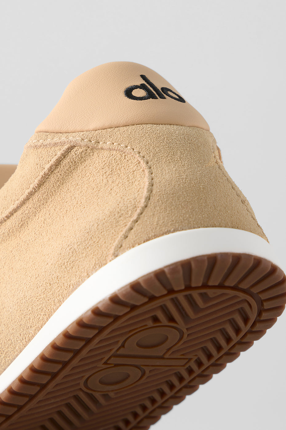alo ALO Sunset Sneaker + Jisoo - Caramel Cream