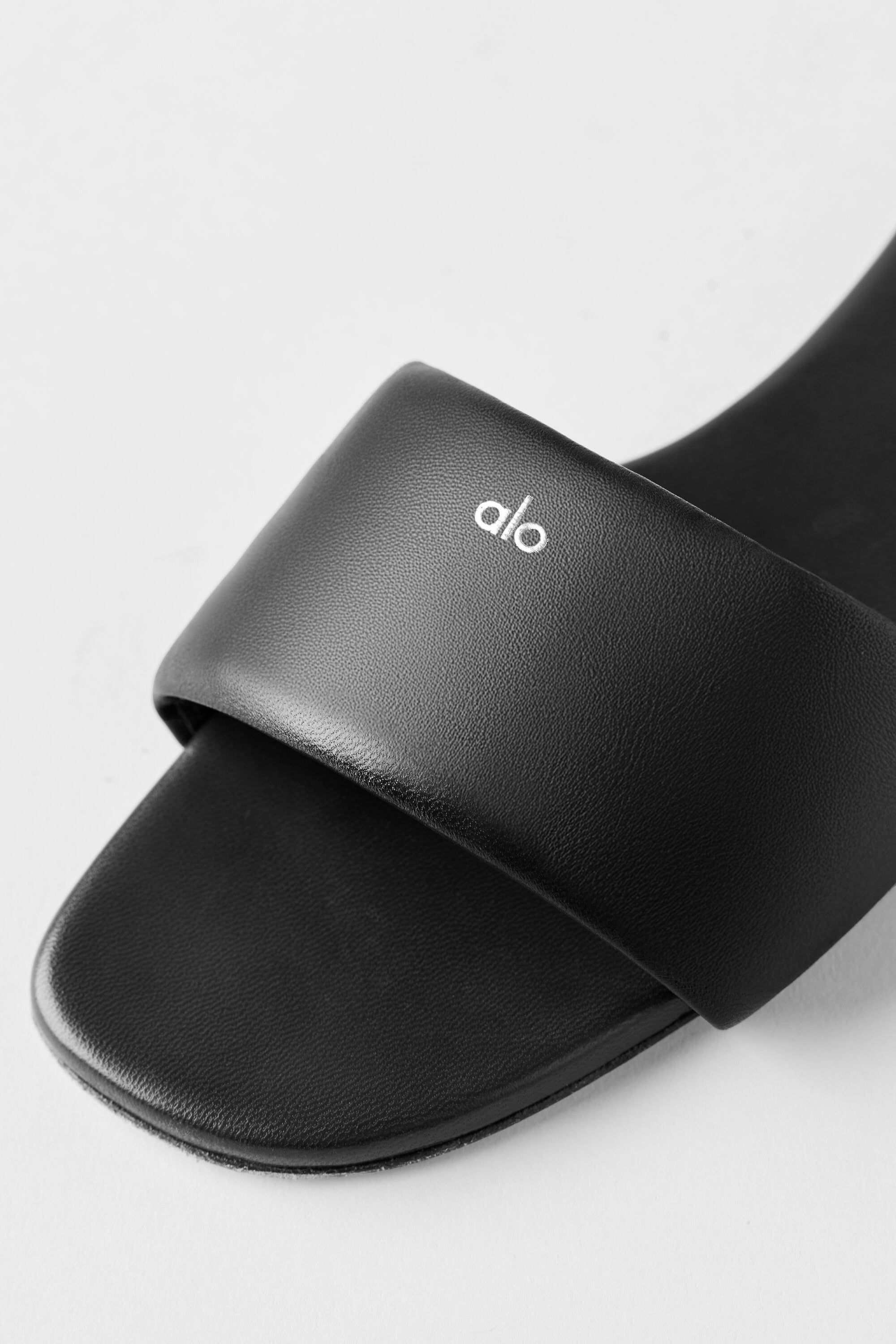 alo ALO Classico Sandal - Black