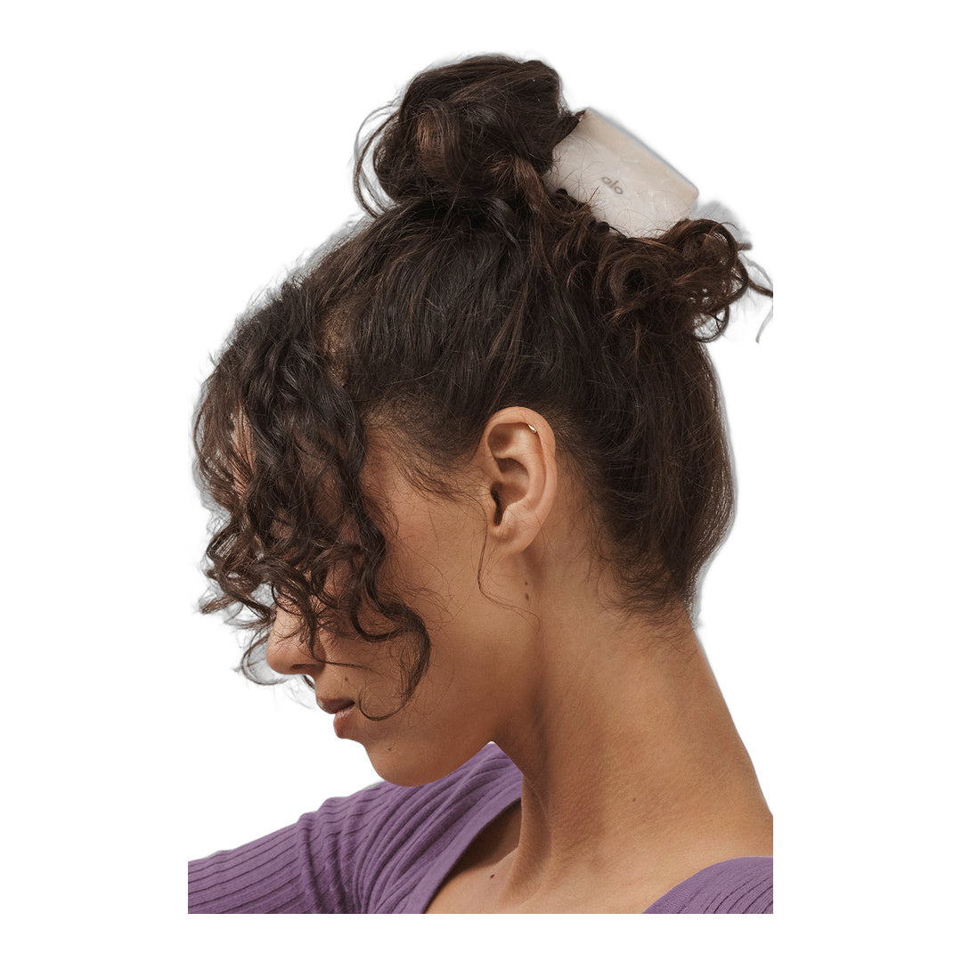 alo Effortless Claw Clip - White Pearl