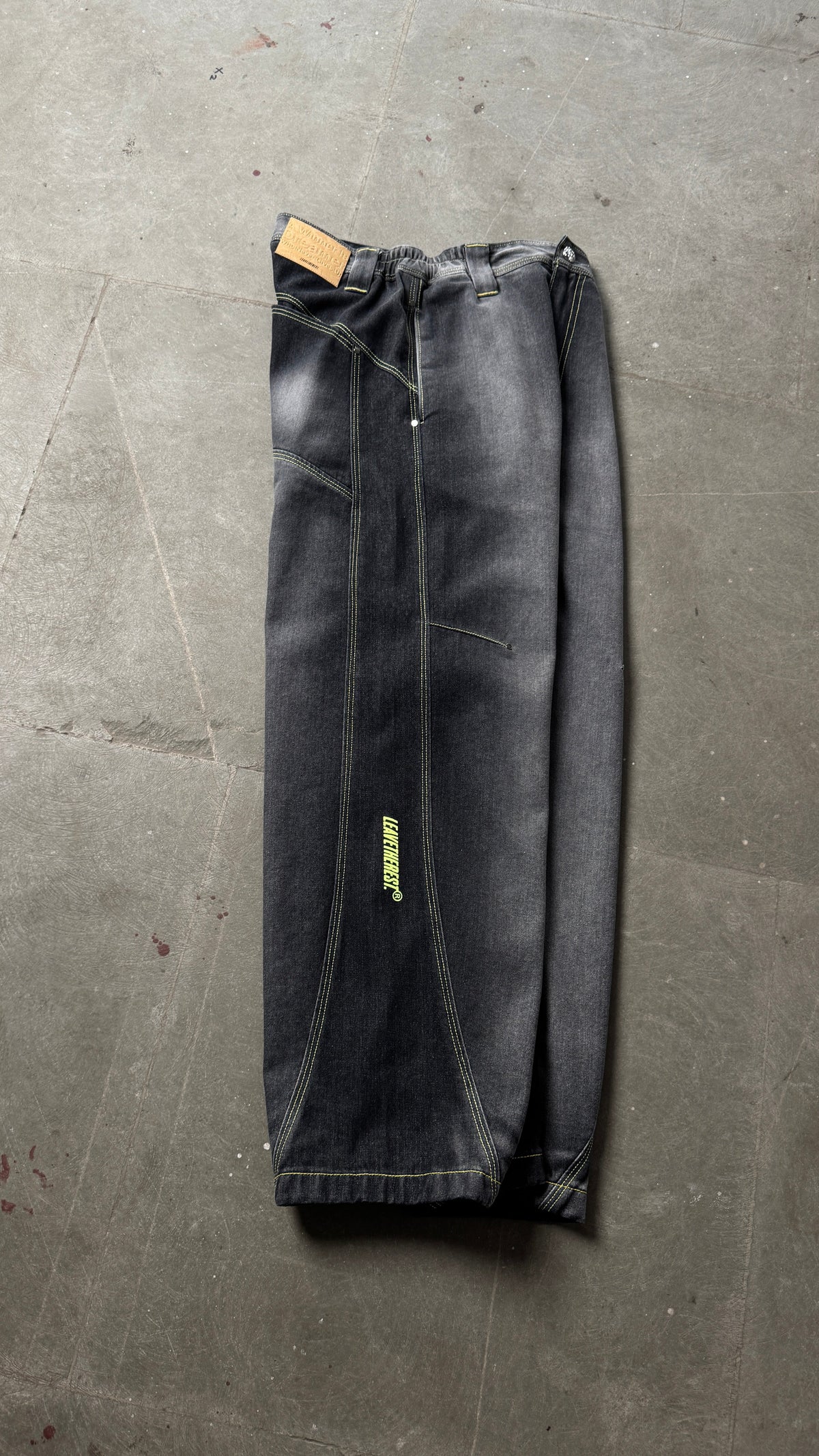 B4 Curved-black spray - RTW