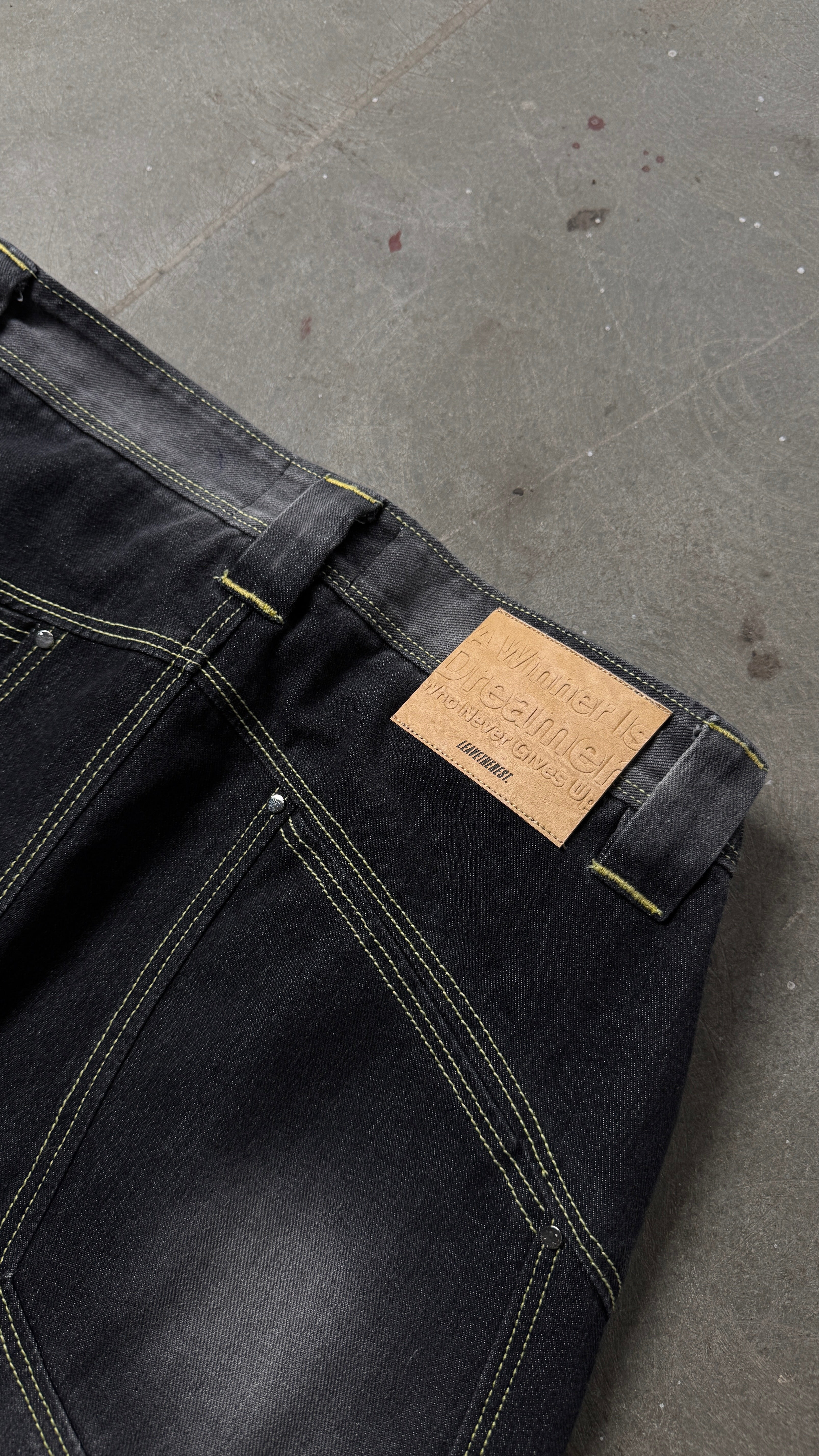 B4 Curved-black spray - RTW