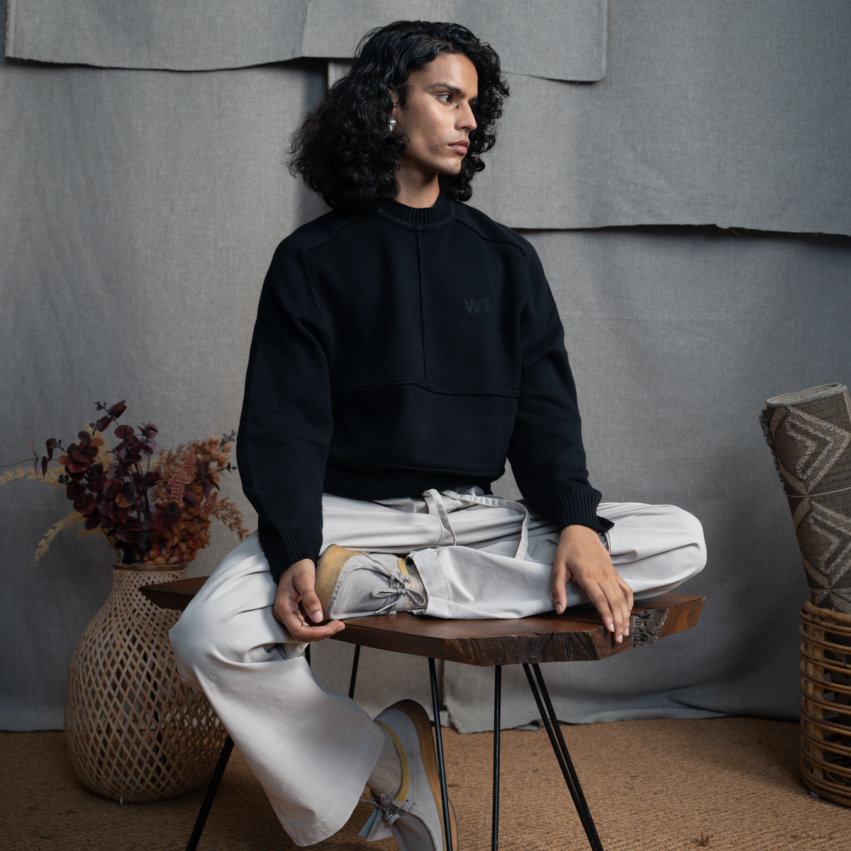 KNITTED CREW NECK JUMPER - RICH BLACK