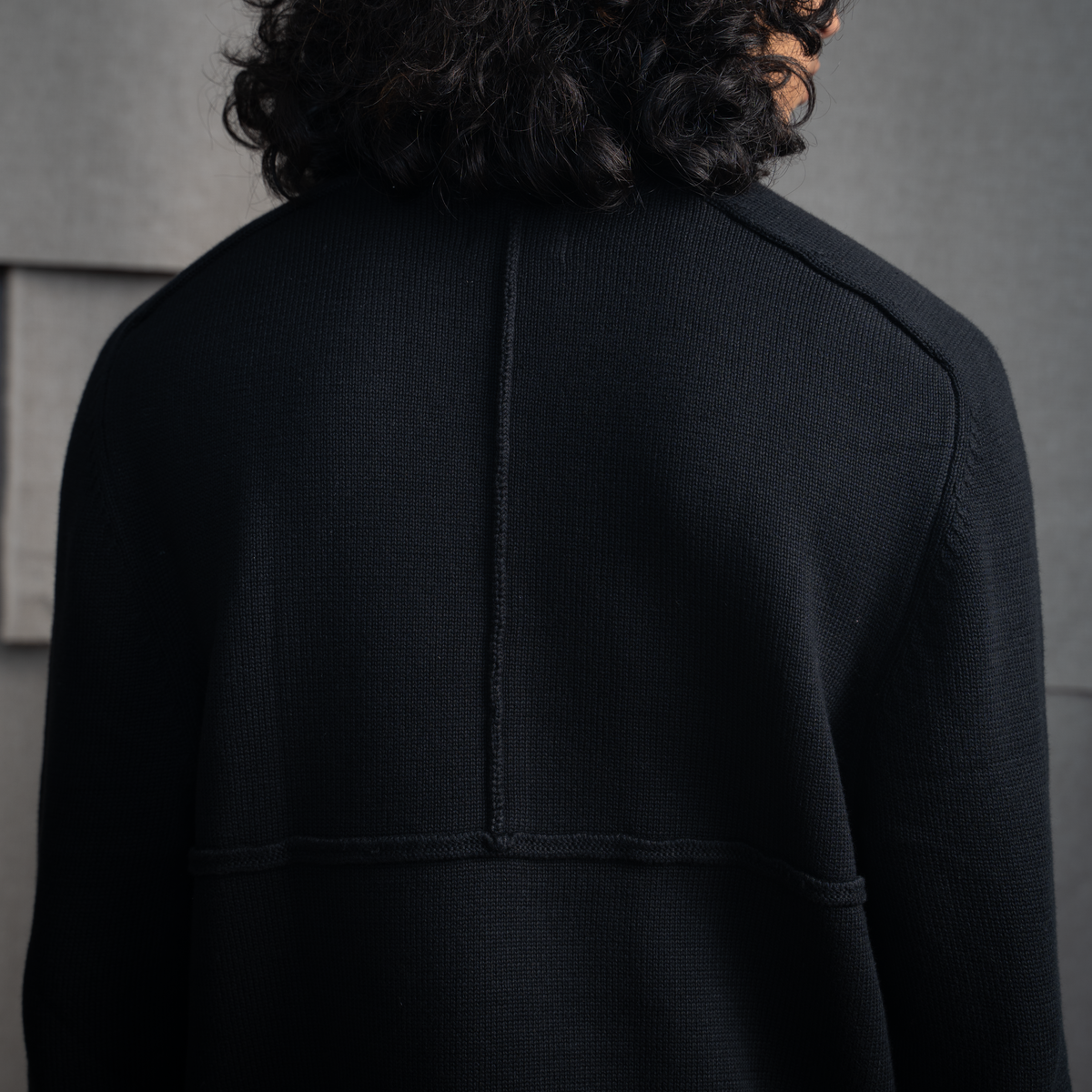 KNITTED CREW NECK JUMPER - RICH BLACK