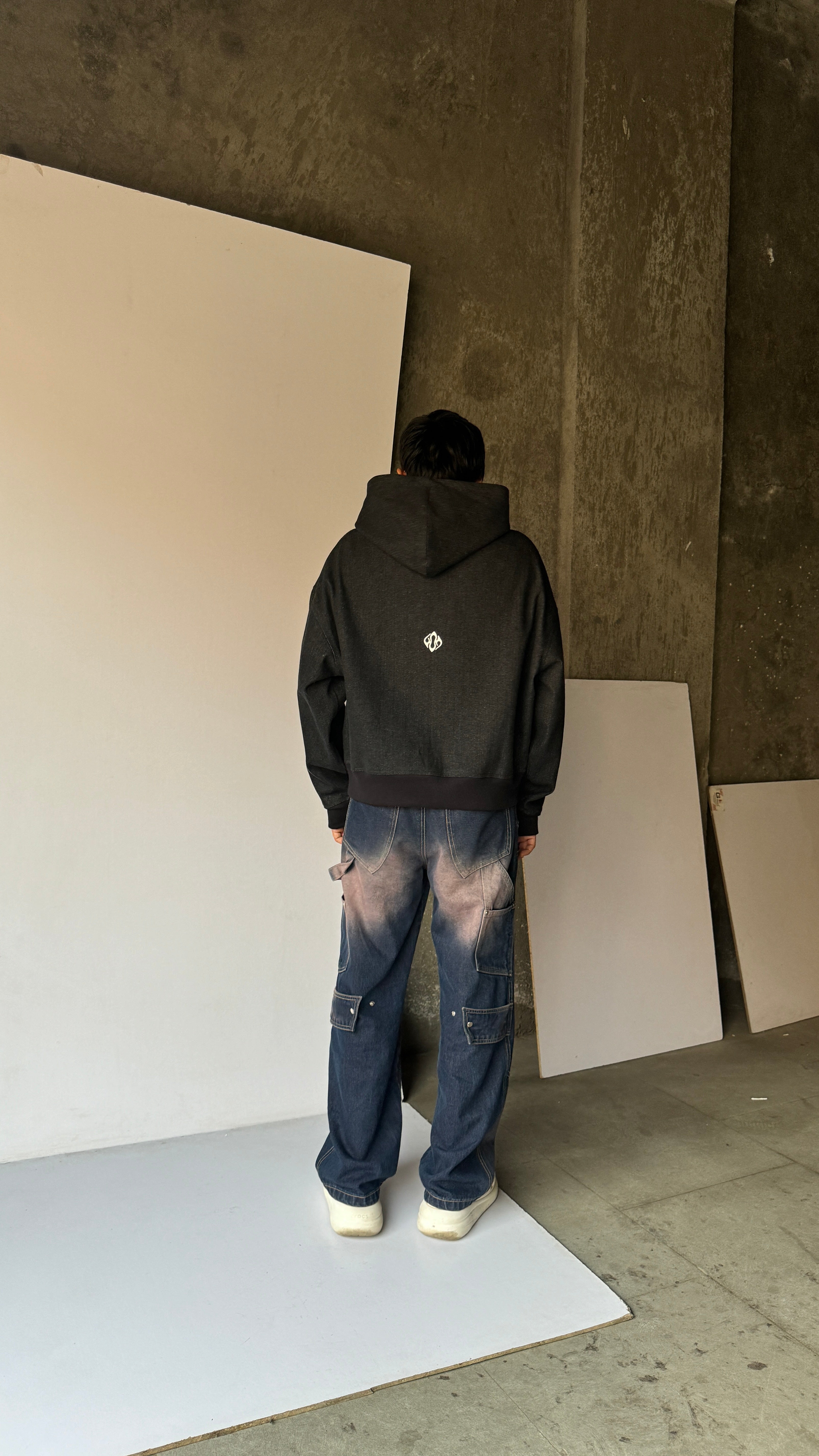 Nabeera Zipped-Carbone Black. - MTM