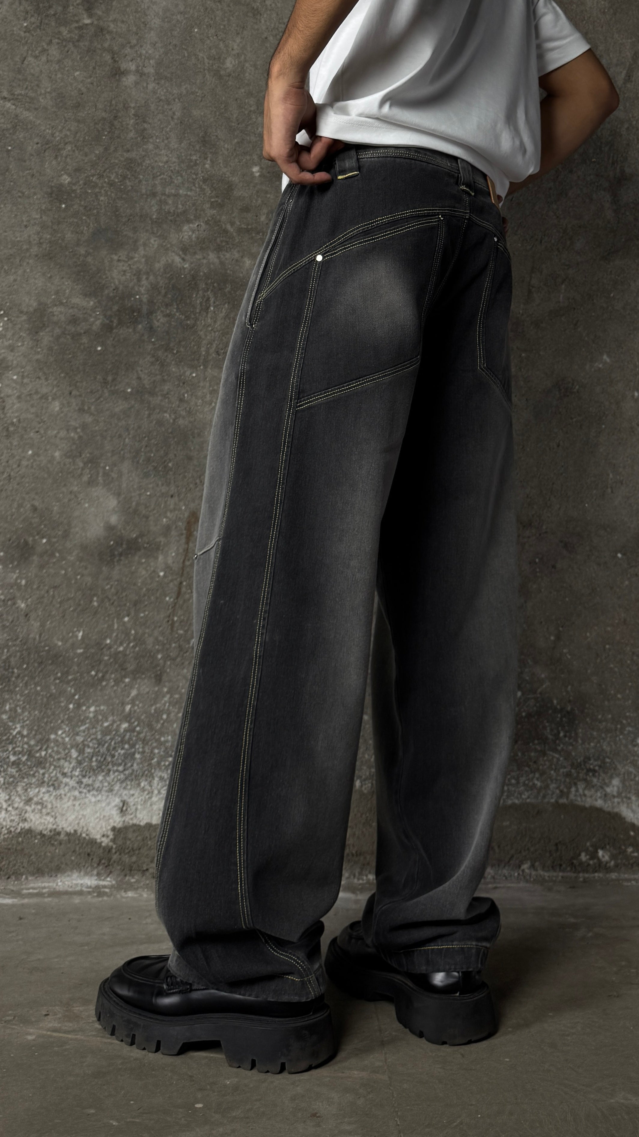 B4 Curved-black spray - RTW