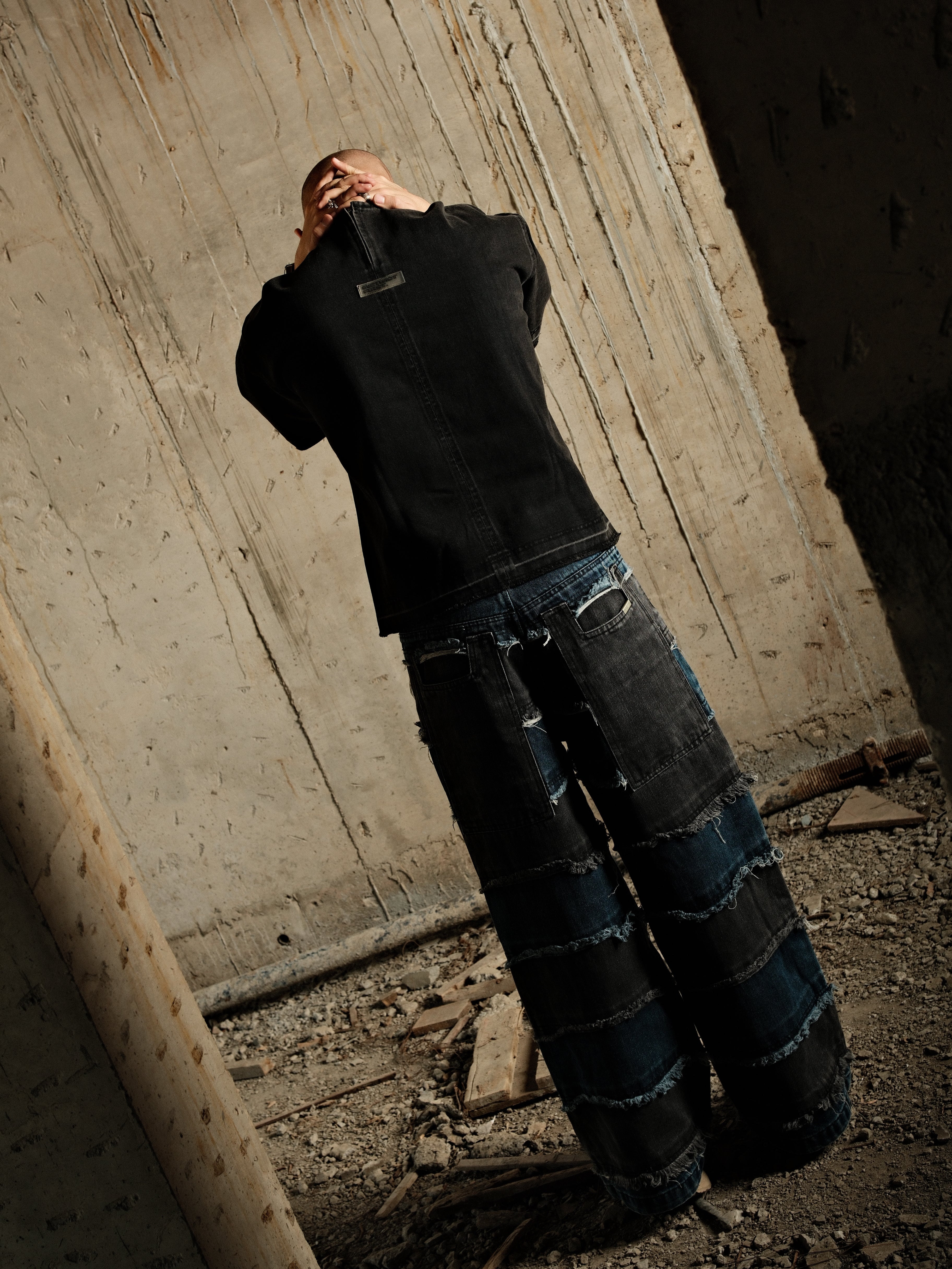 Carbon Husk tee - Oversized Tshirt (Black)