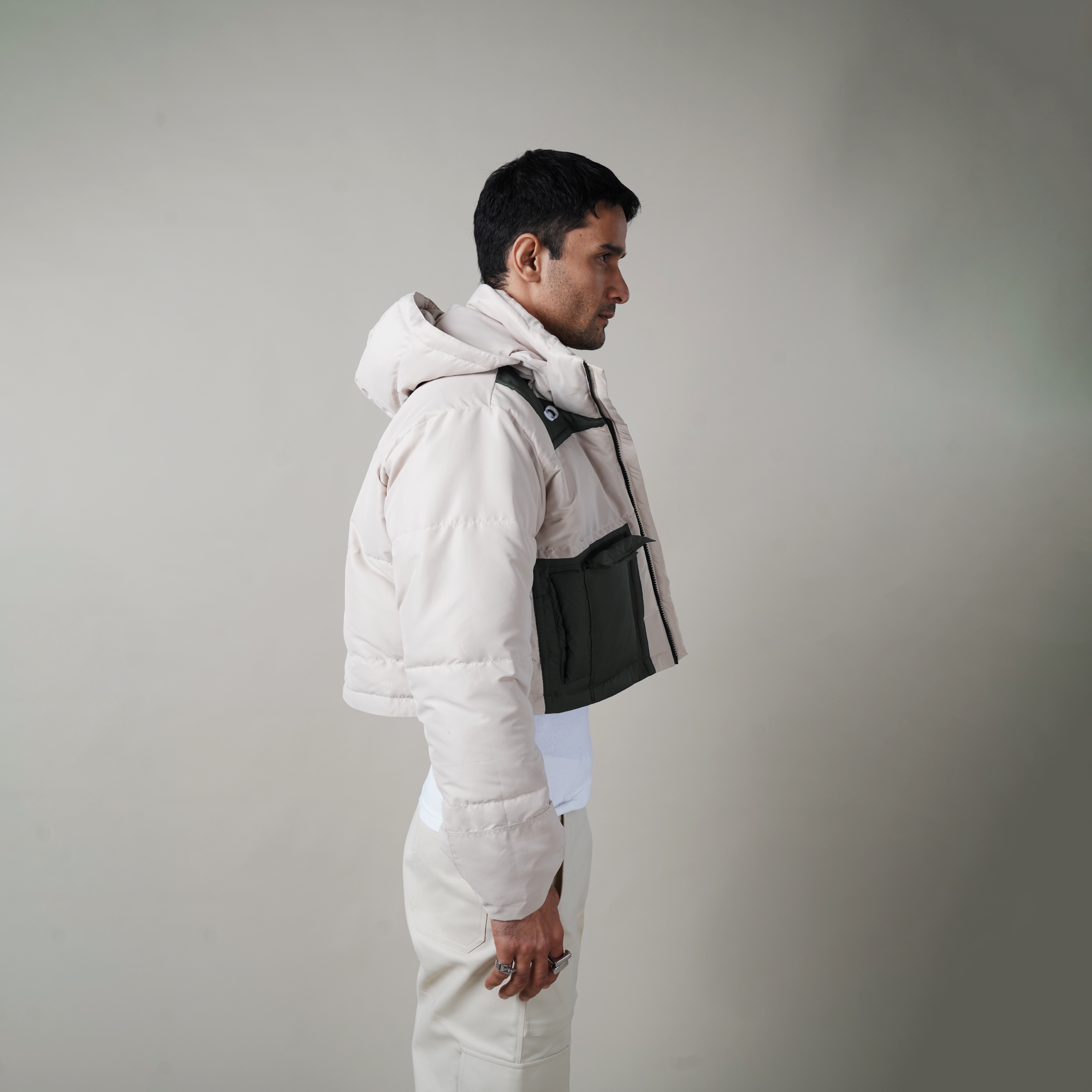 MODEL, EDITORIAL, LOOKBOOK, TWO TONED DETAIL, CONTRAST JACKET, PUFFER JACKET, The Cropped Puffer Jacket,Polyester fabric, two-toned, jetted pockets, pipe-in details, Welt pocket, Warping Theories Rubber patch on the chest, high neck collar. The detachable hoodie, Unisex, Oversized Fit ,Wind Proof, Water Repellant, pufferjacket, northface puffer, puffer, puffercoat,superpuff aritzia, mens puffer, womens puffer, northface cropped puffer, womenswear, menswear, people also ask