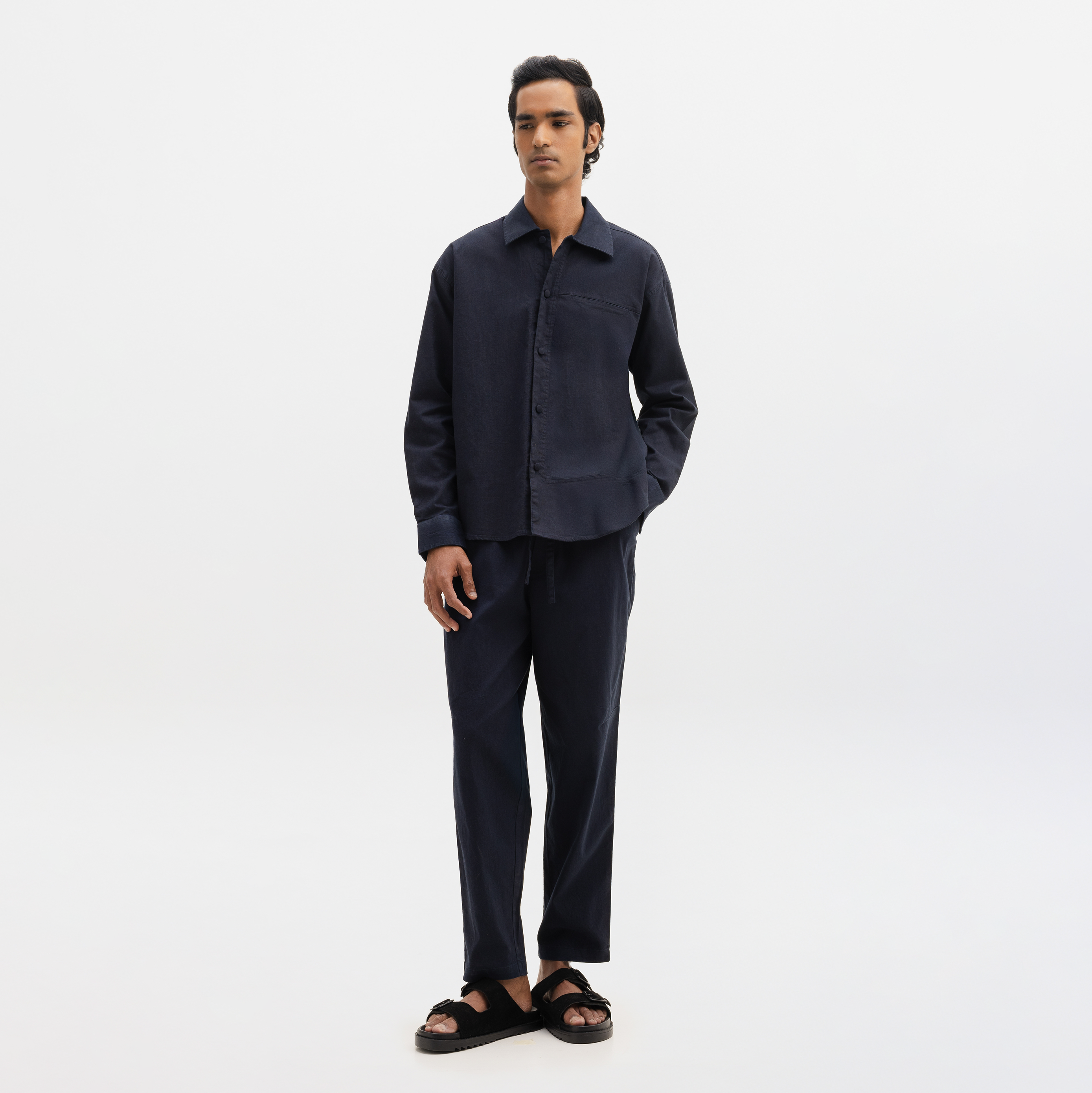 COTTON SPREAD COLLAR SHIRT- NAVY