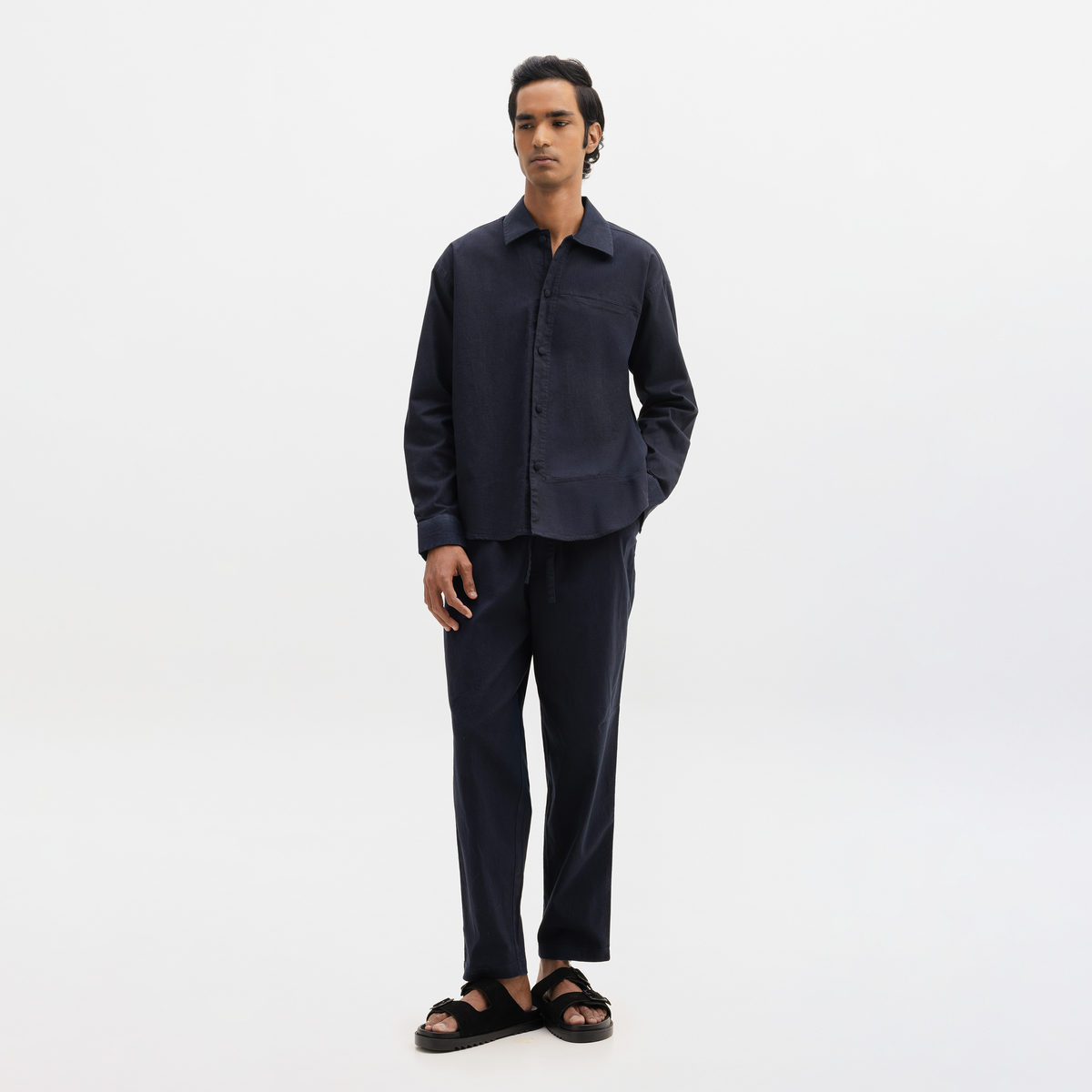 COTTON SPREAD COLLAR SHIRT- NAVY