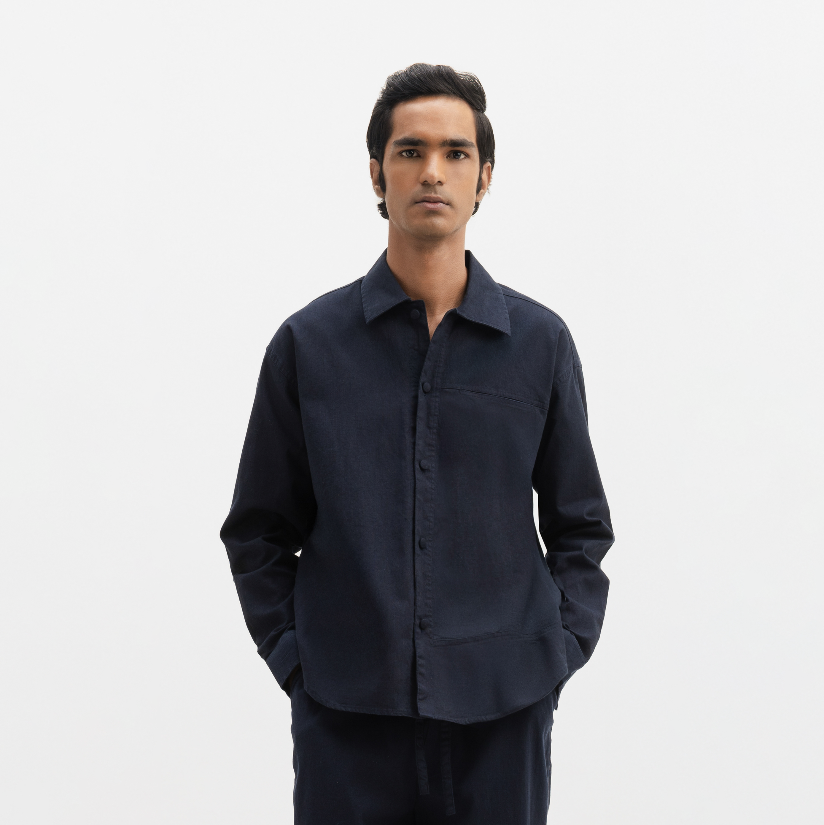 COTTON SPREAD COLLAR SHIRT- NAVY