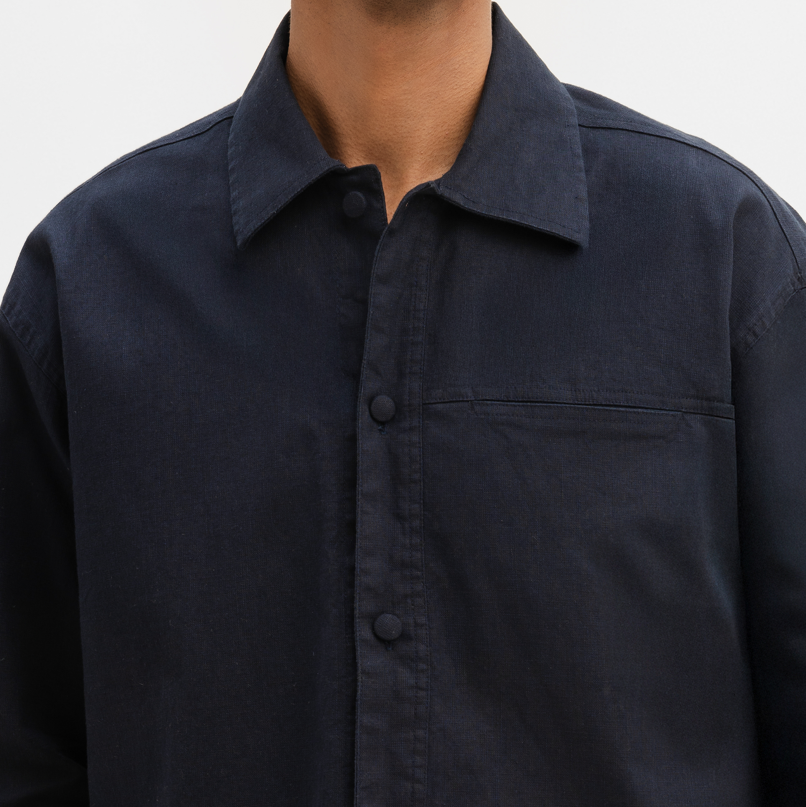 COTTON SPREAD COLLAR SHIRT- NAVY
