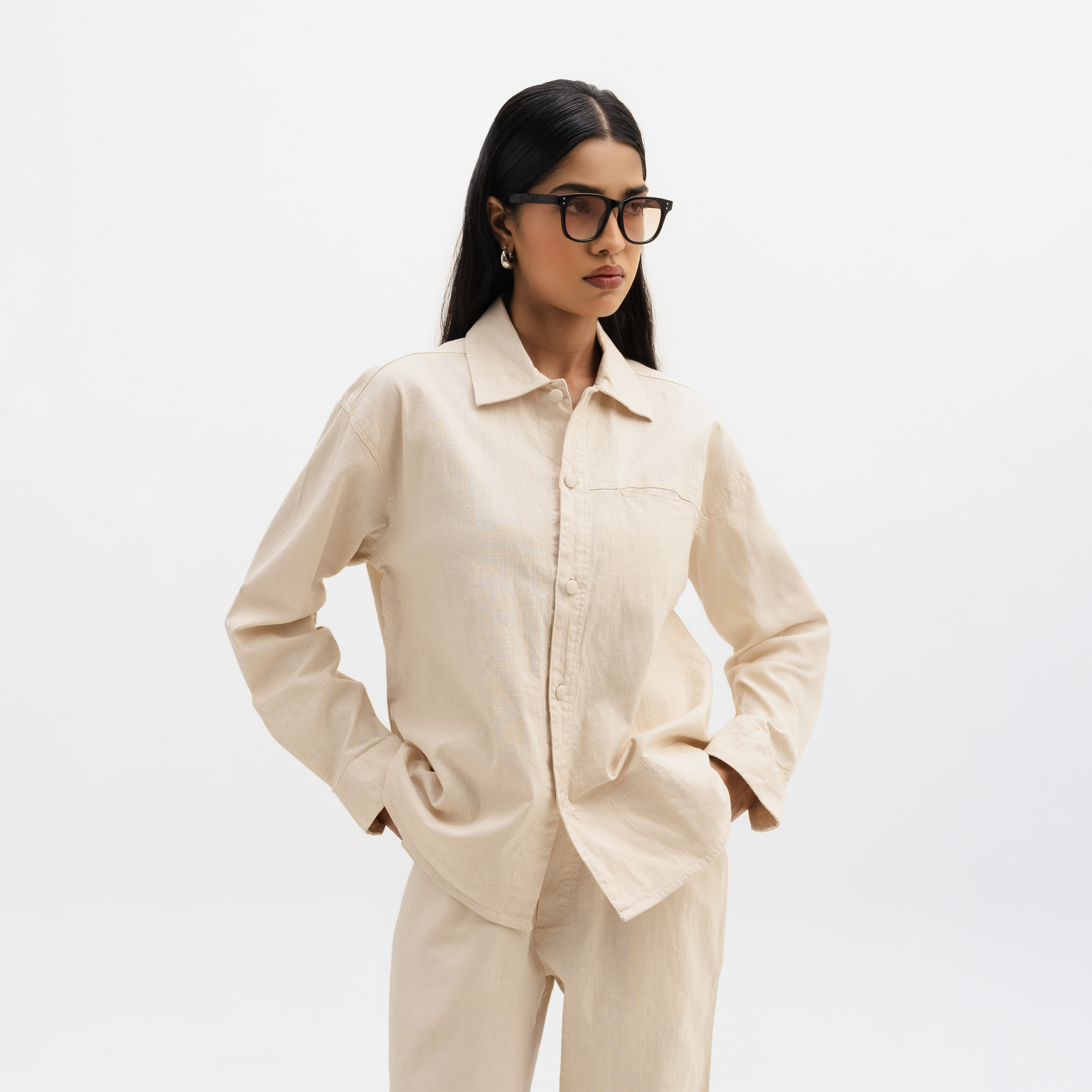 COTTON SPREAD COLLAR SHIRT