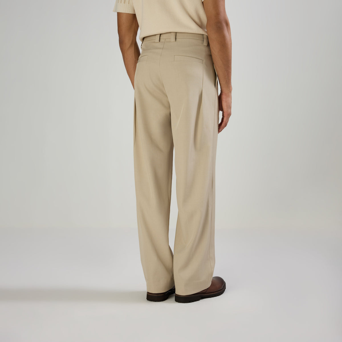 CLASSIC PLEATED TROUSERS - CREAM