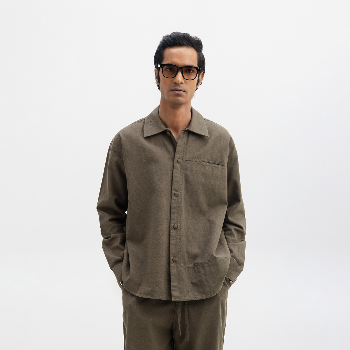 COTTON SPREAD COLLAR SHIRT- OLIVE