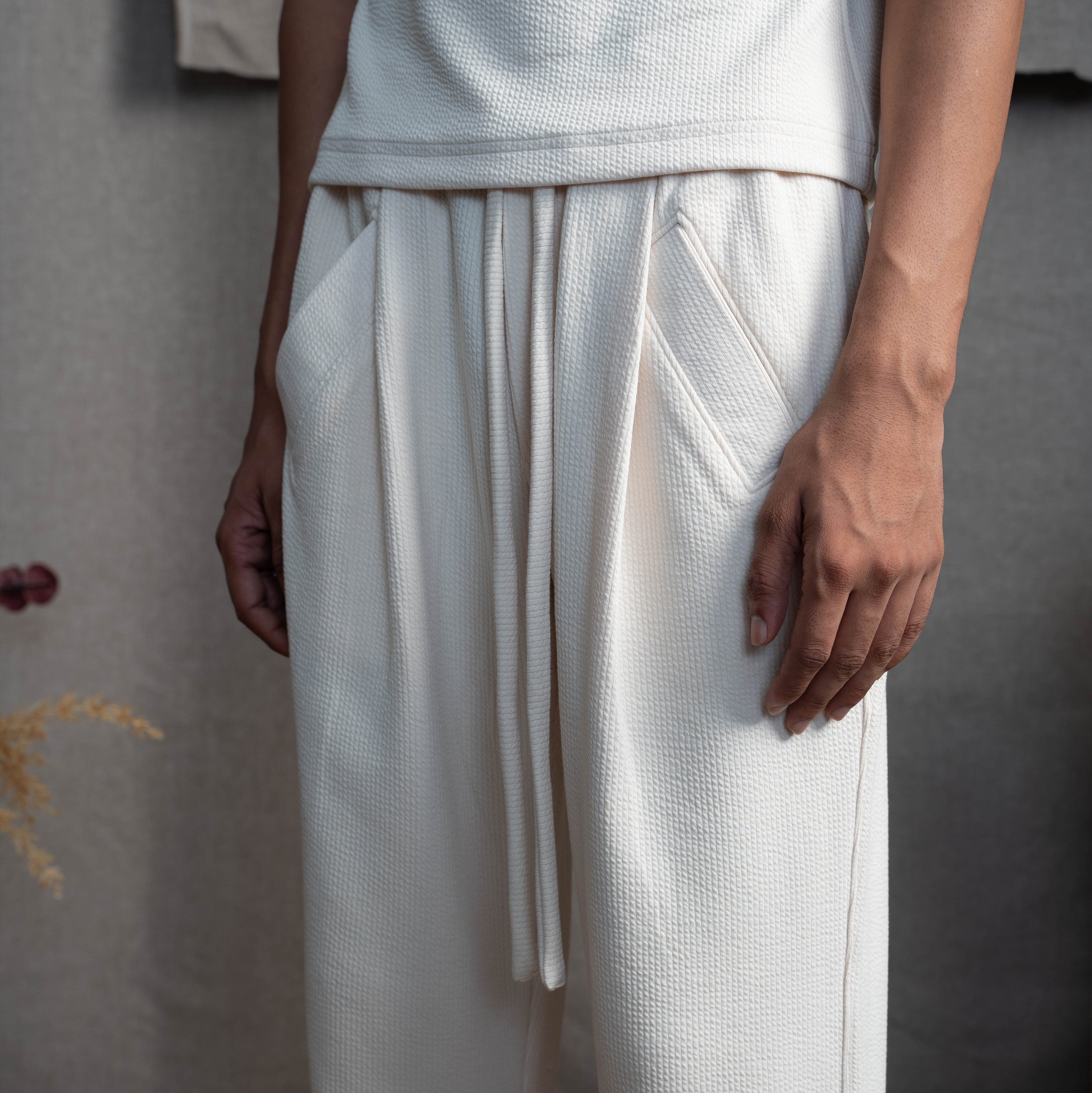 PLEATED CORDS- ALMOND
