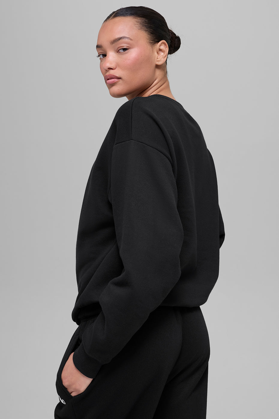 alo Accolade Crew Neck Pullover - Black