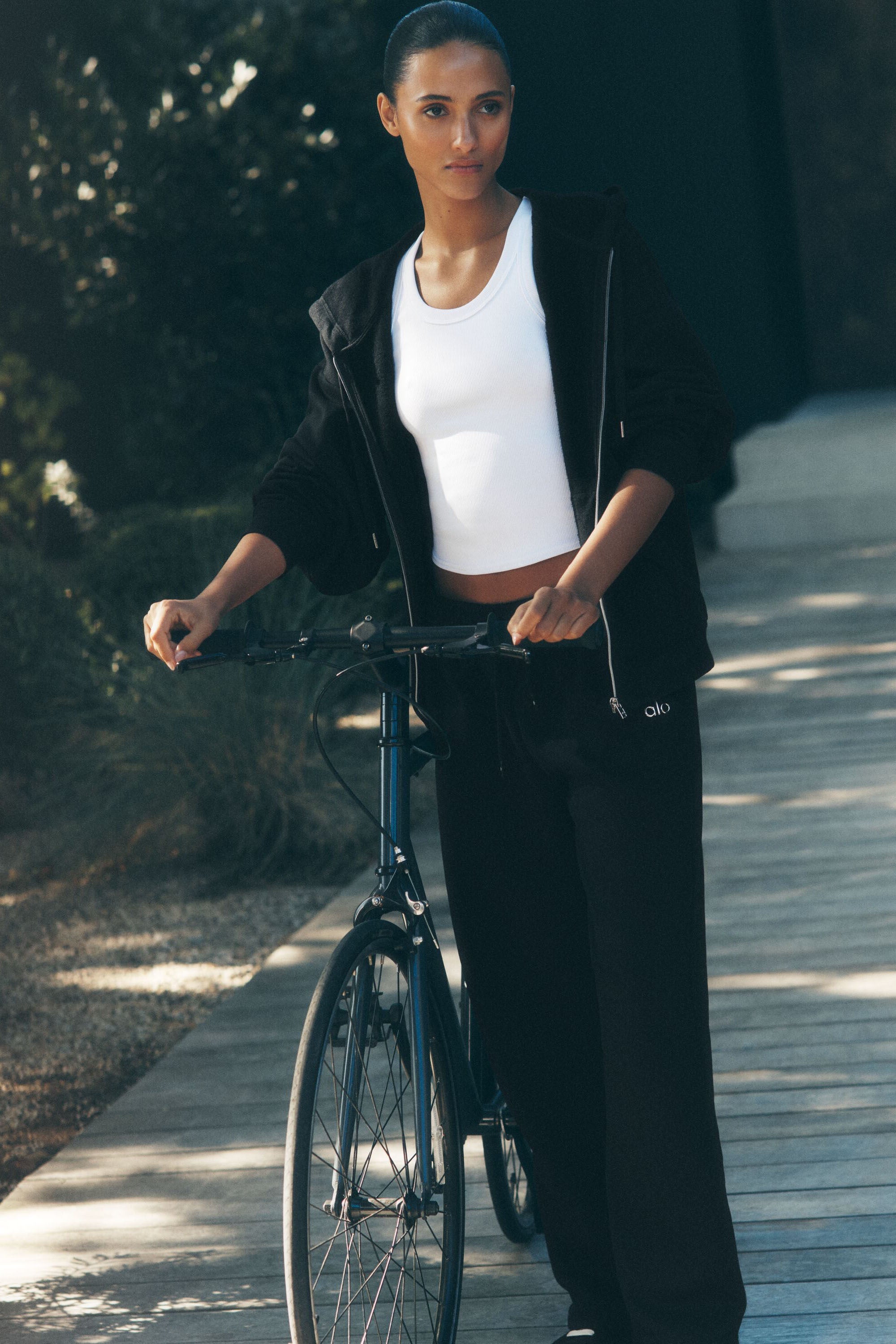 alo Accolade Straight Leg Sweatpant - Black