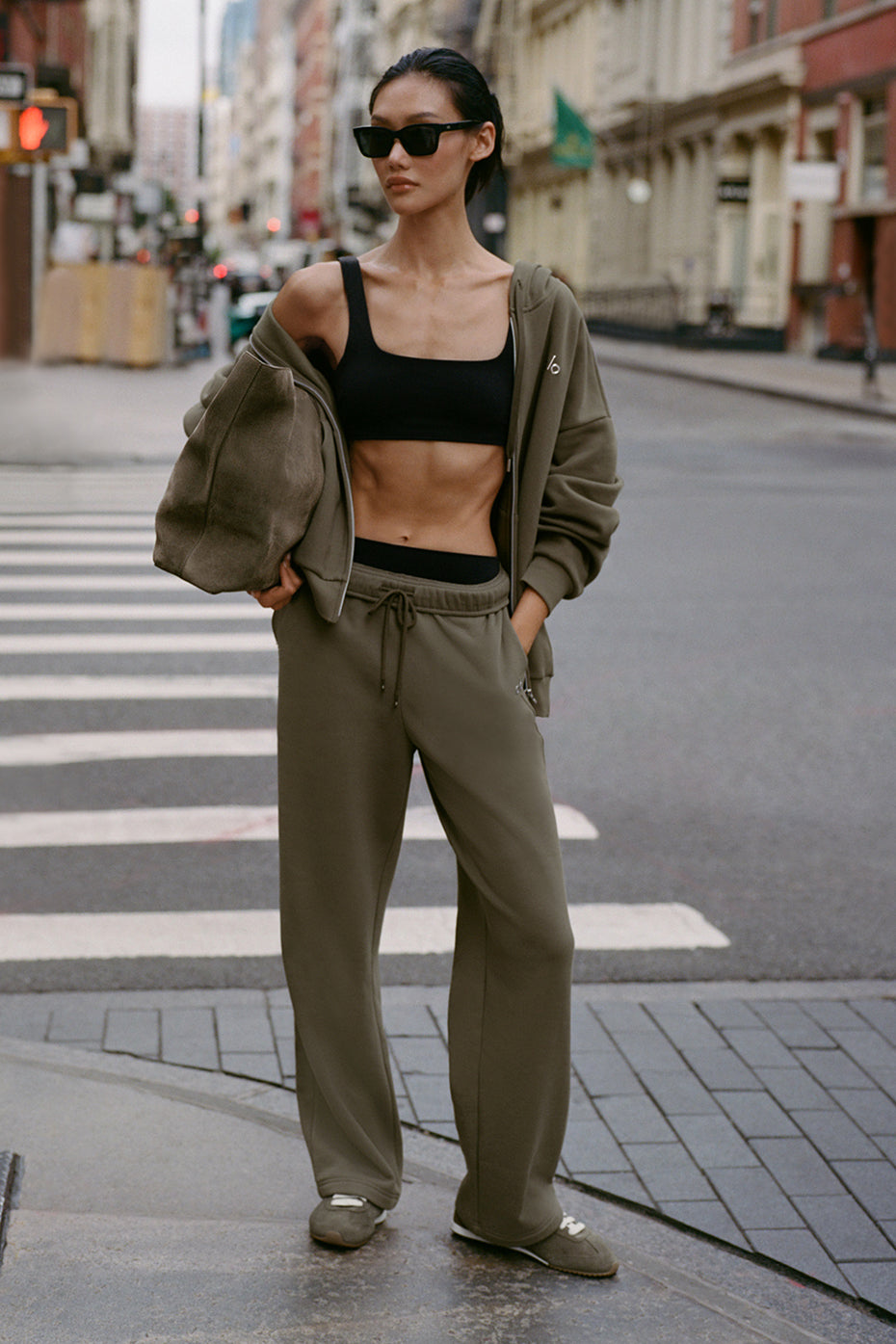 alo Accolade Straight Leg Sweatpant - Olive Tree